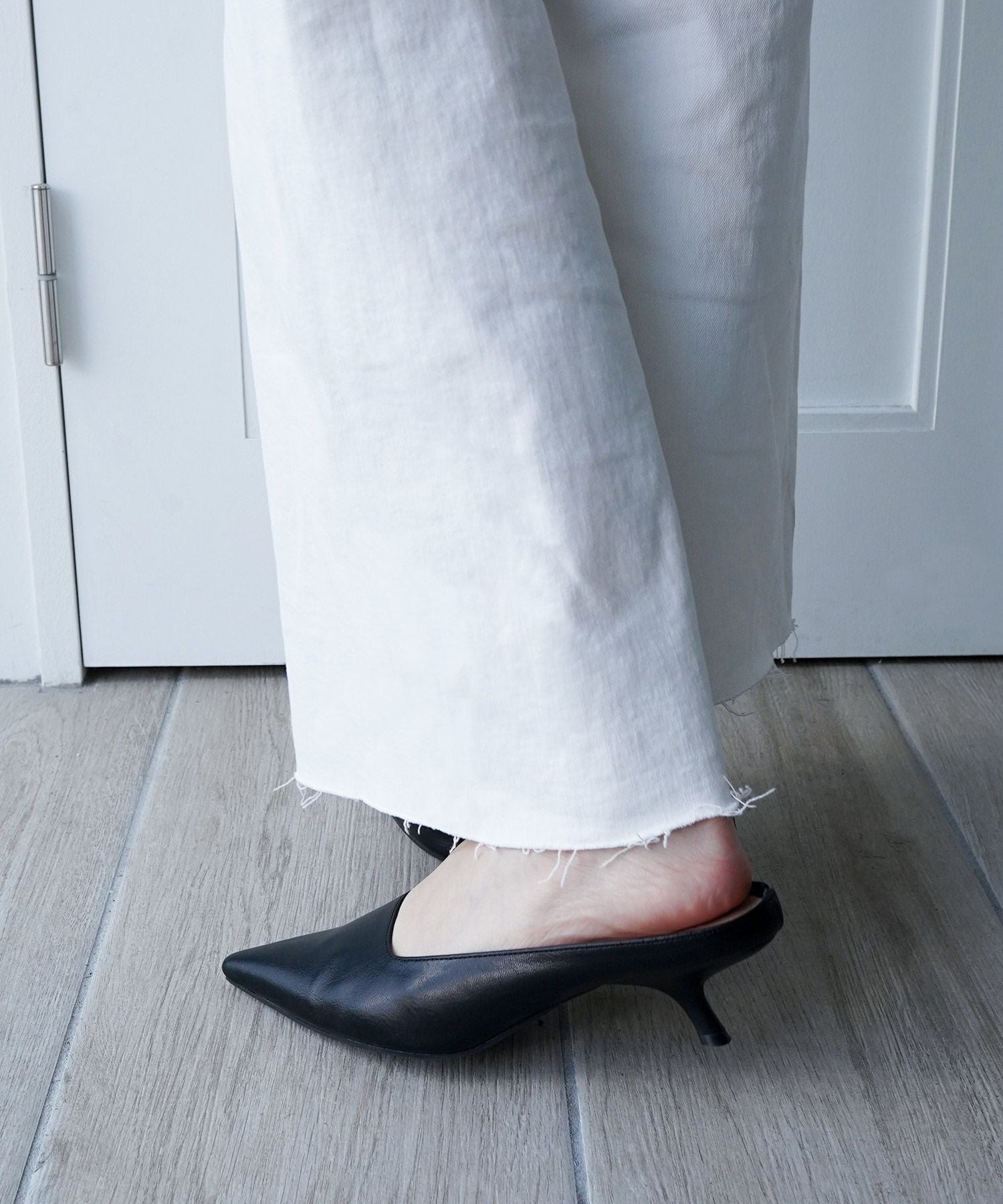 カーブヒールポインテッドトゥミュールサンダル▲返品不可