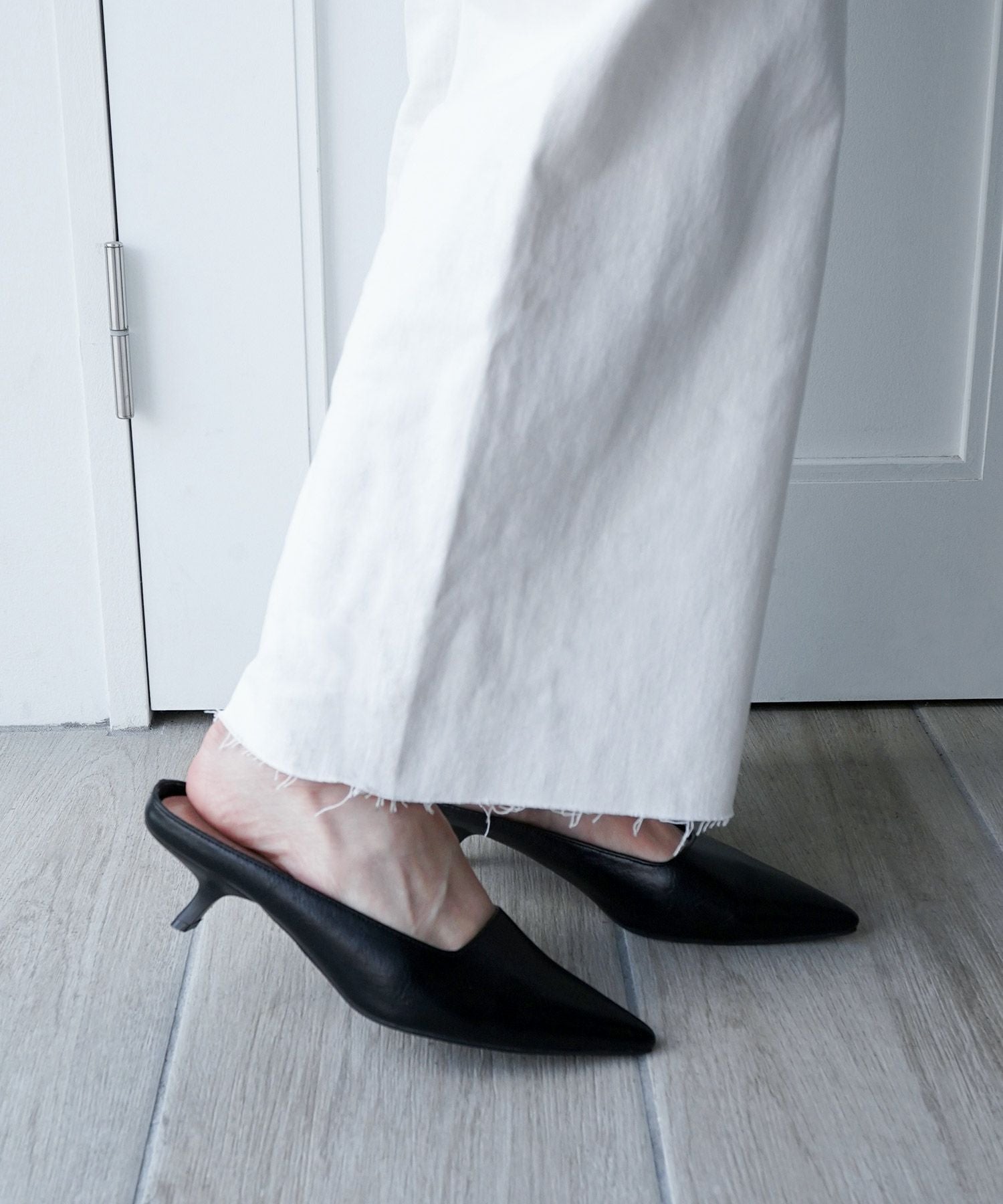 カーブヒールポインテッドトゥミュールサンダル▲返品不可