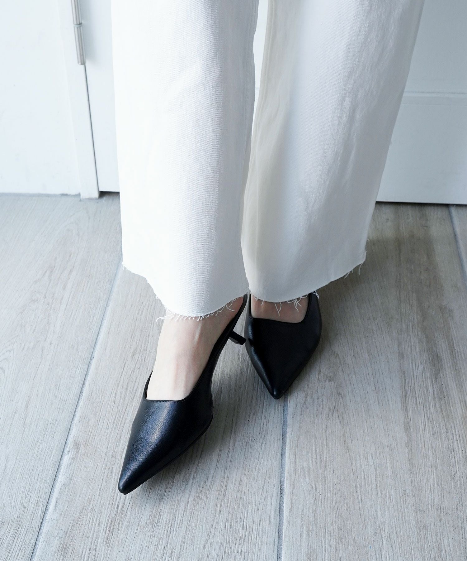 カーブヒールポインテッドトゥミュールサンダル▲返品不可