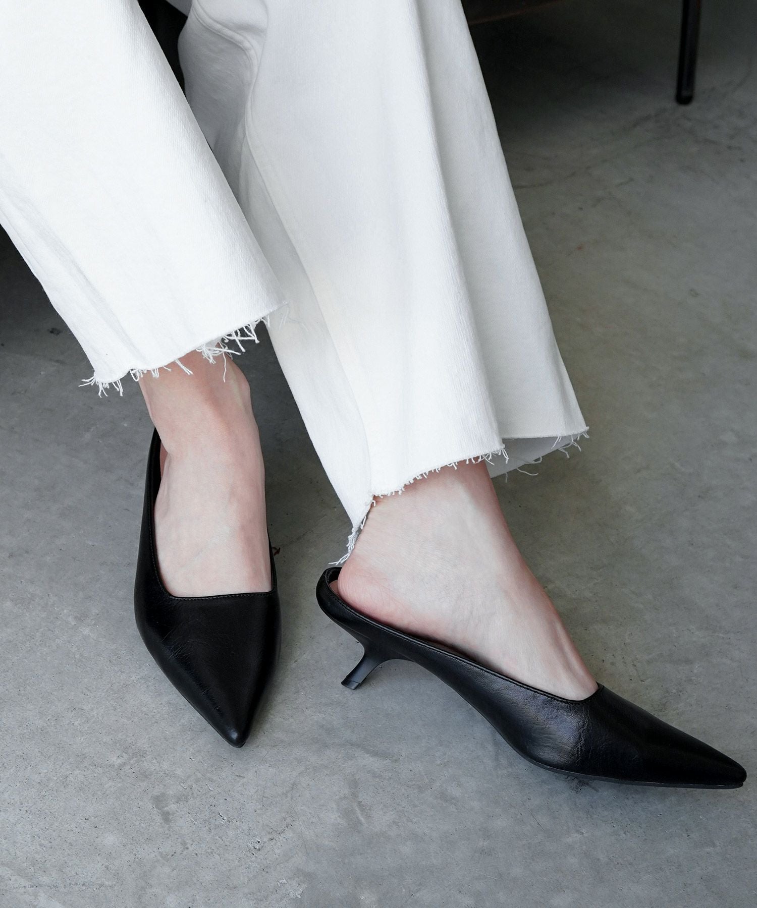 カーブヒールポインテッドトゥミュールサンダル▲返品不可