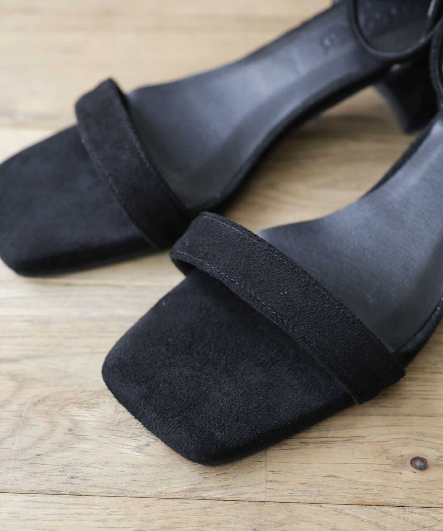 ミドルヒールバーストラップサンダル 一部4月上旬入荷予定