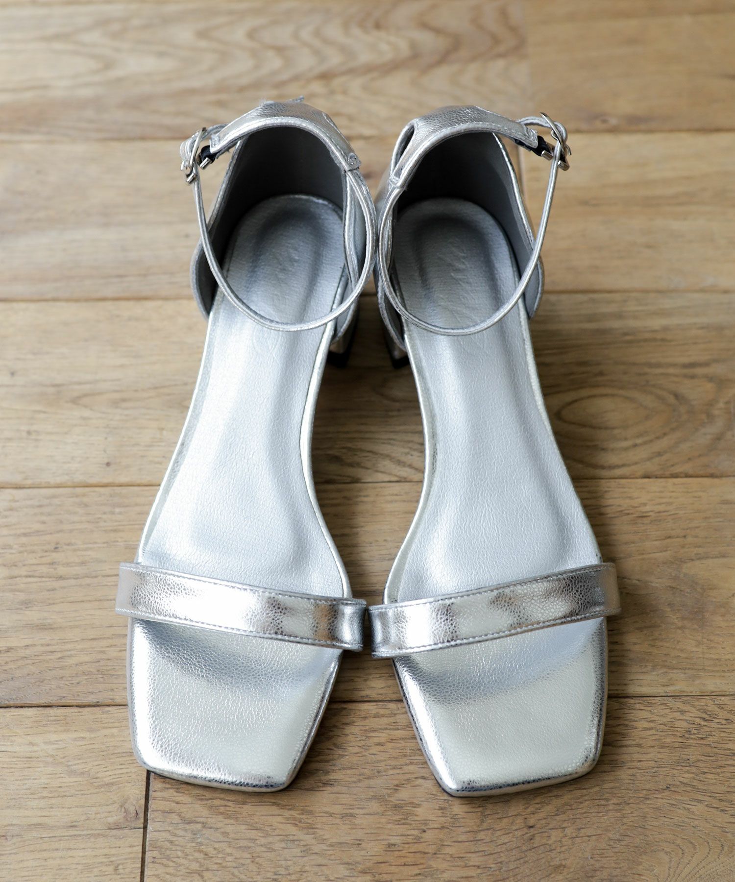 ミドルヒールバーストラップサンダル 一部4月上旬入荷予定