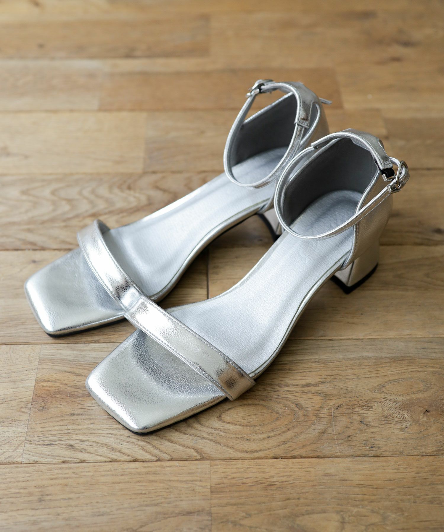 ミドルヒールバーストラップサンダル 一部4月上旬入荷予定