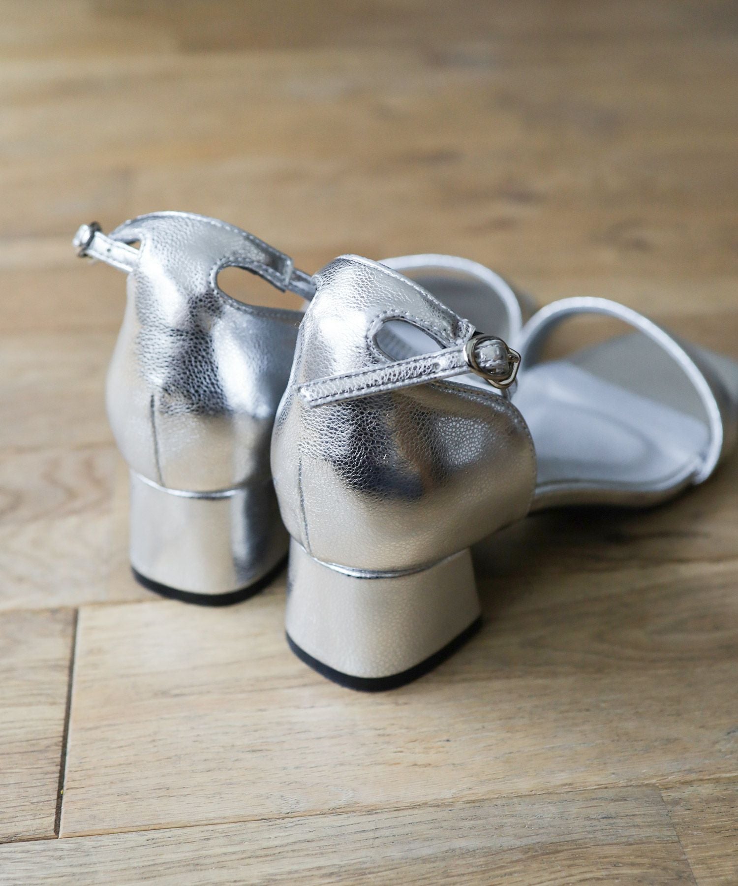 ミドルヒールバーストラップサンダル 一部4月上旬入荷予定