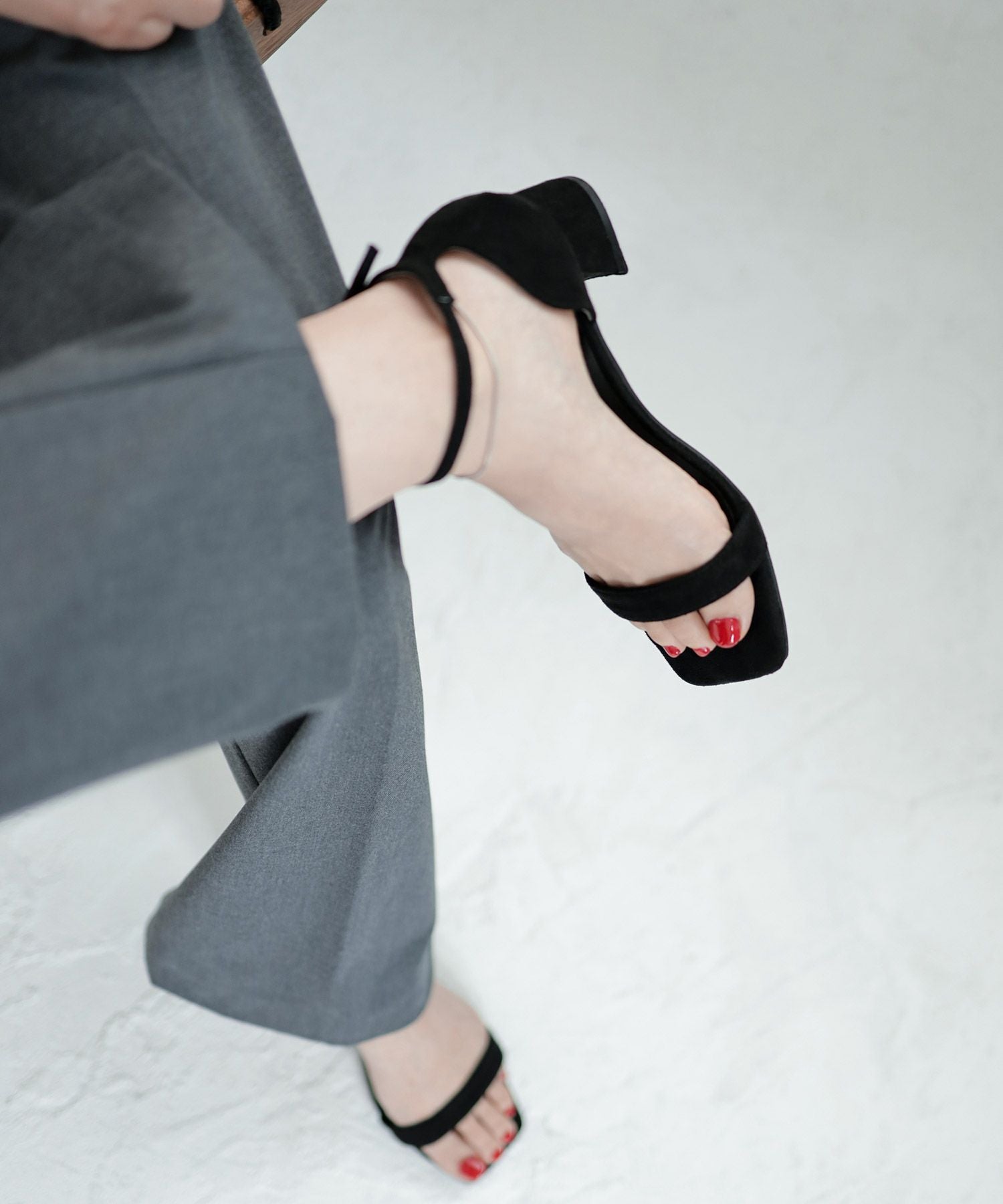 ミドルヒールバーストラップサンダル 一部4月上旬入荷予定