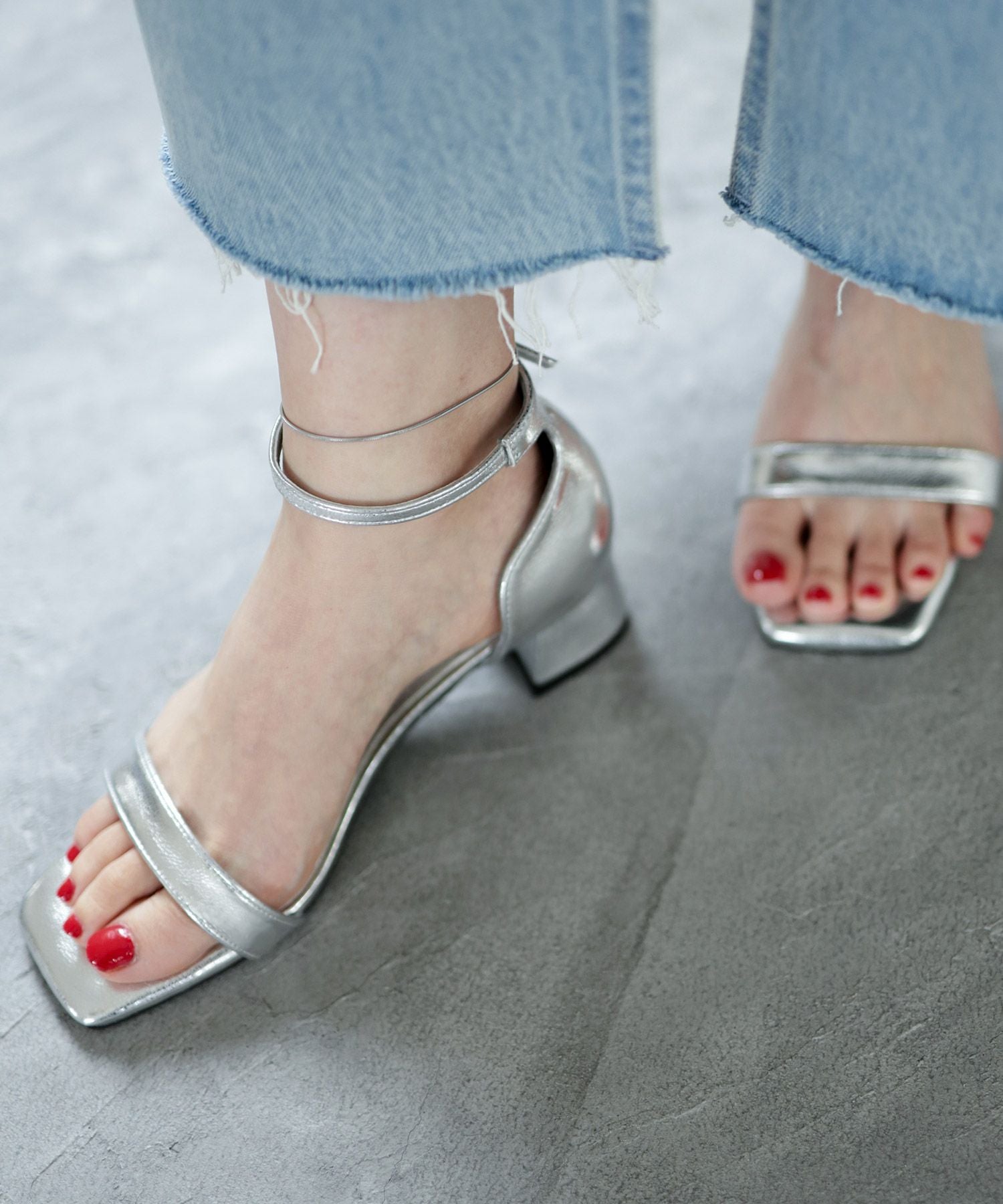 ミドルヒールバーストラップサンダル 一部4月上旬入荷予定