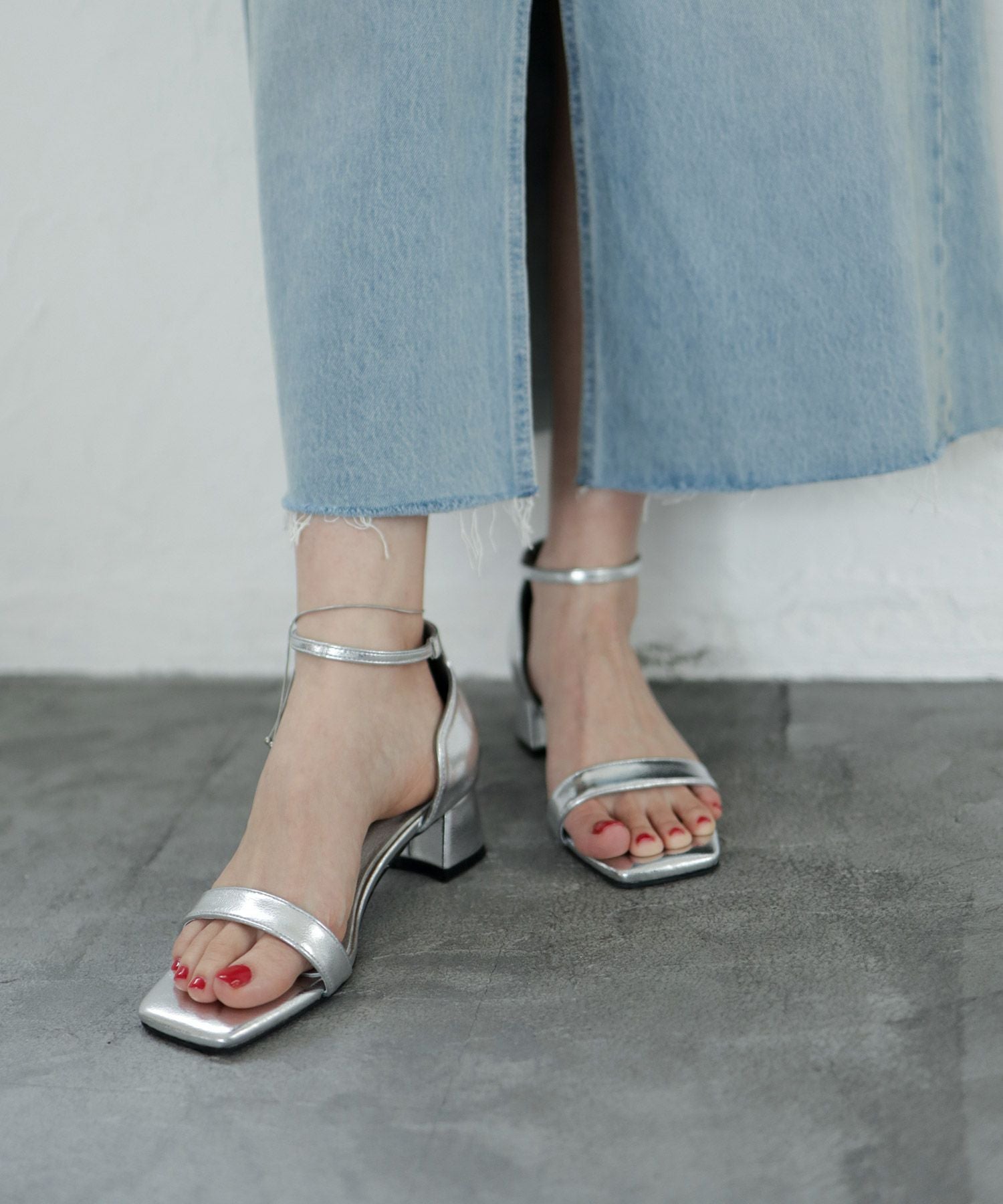 ミドルヒールバーストラップサンダル 一部4月上旬入荷予定