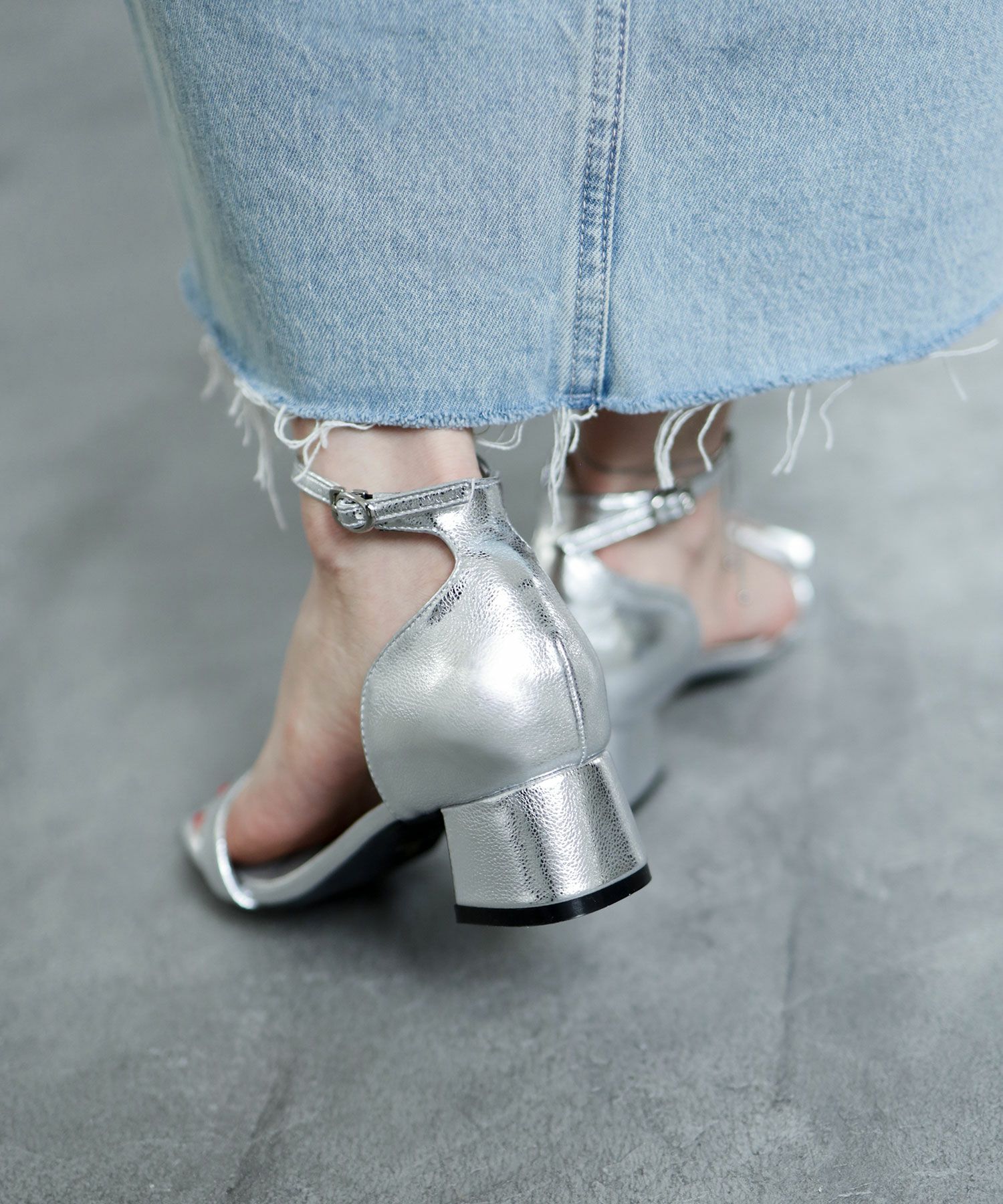 ミドルヒールバーストラップサンダル 一部4月上旬入荷予定