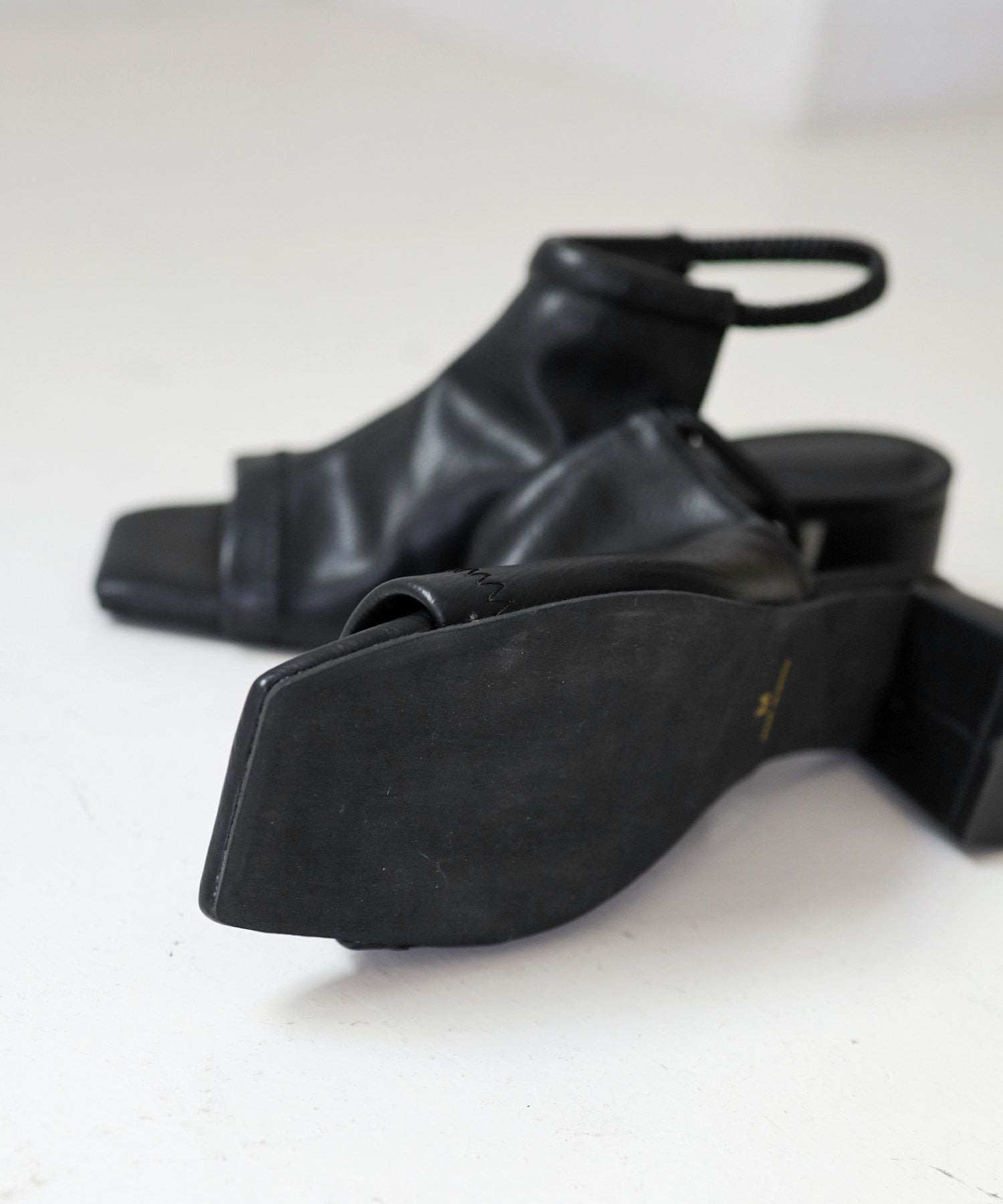 ゴムストラップサボサンダル 一部3月末頃入荷予定