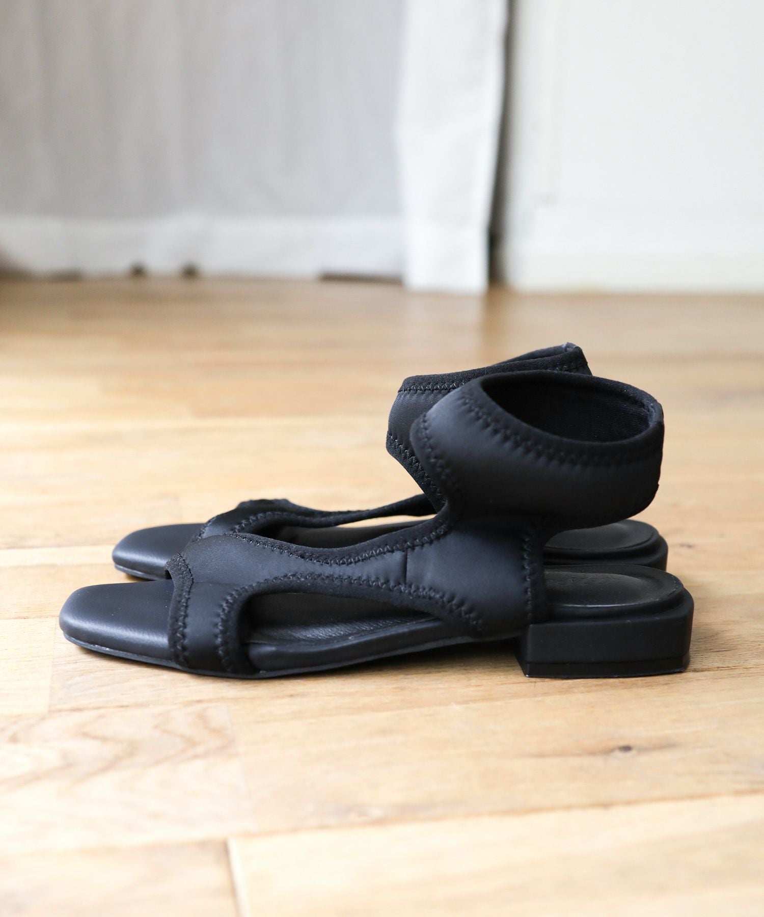 ストレッチフィットサンダル