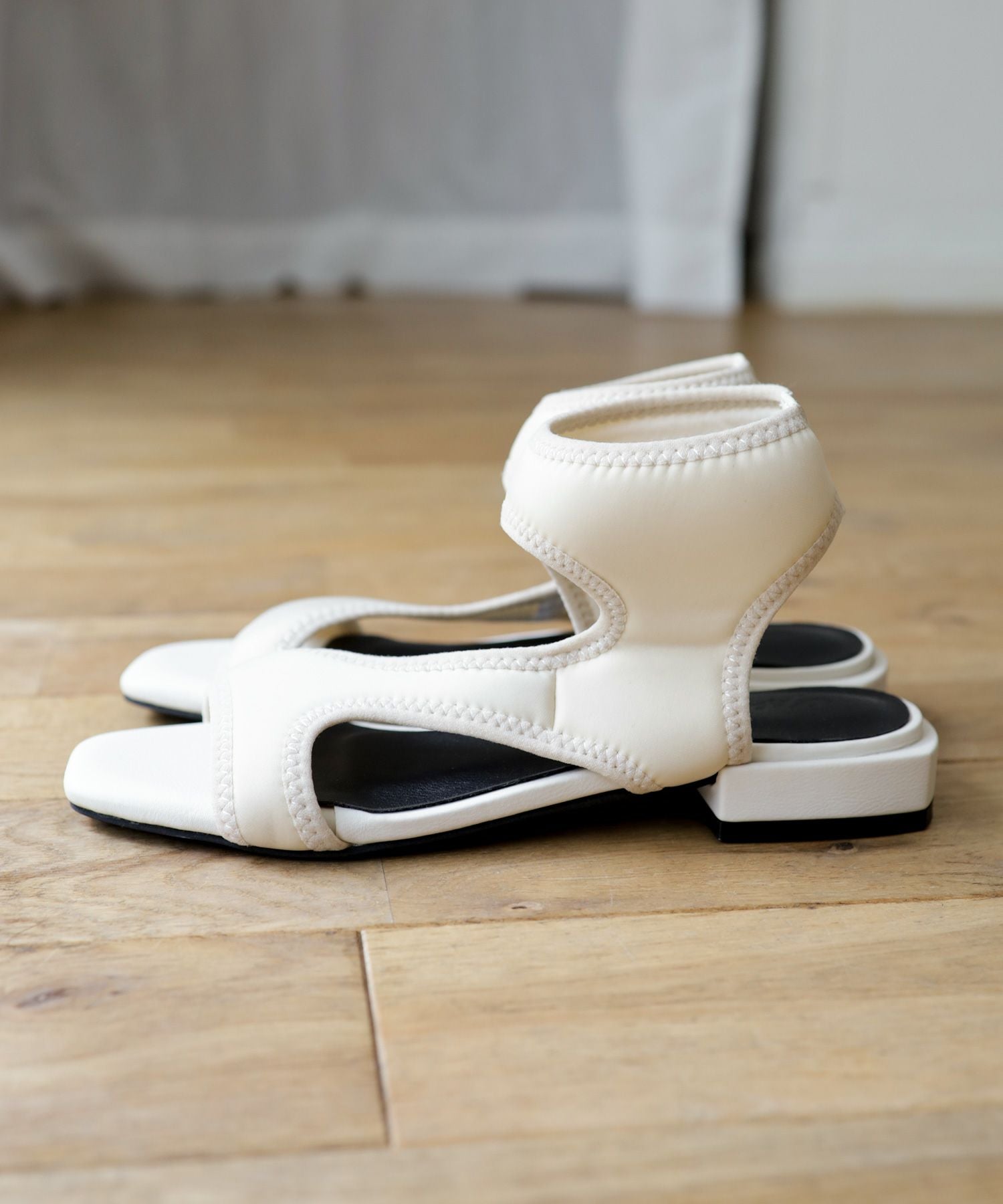 ストレッチフィットサンダル