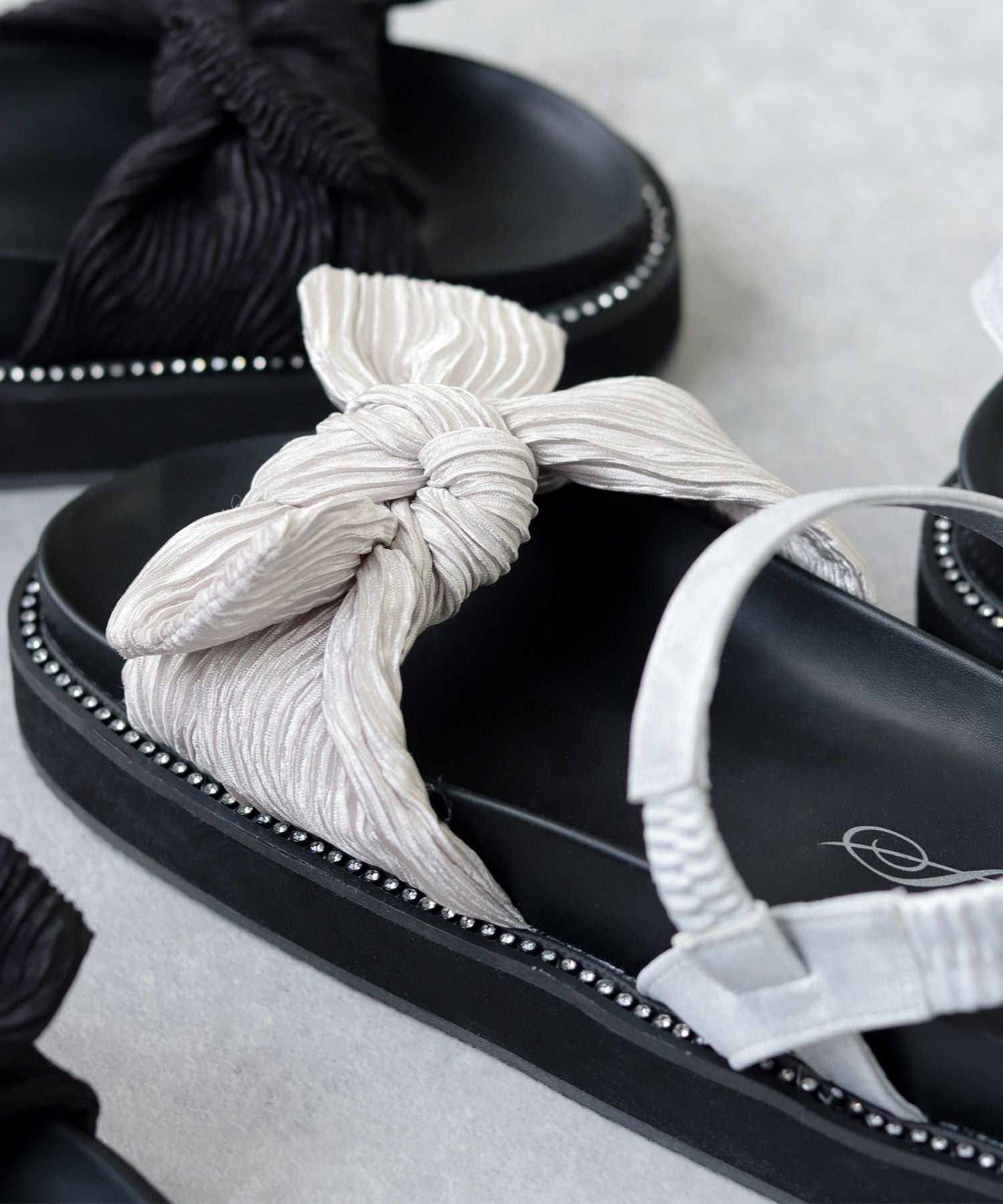 プリーツリボンフットベッドサンダル▲返品不可