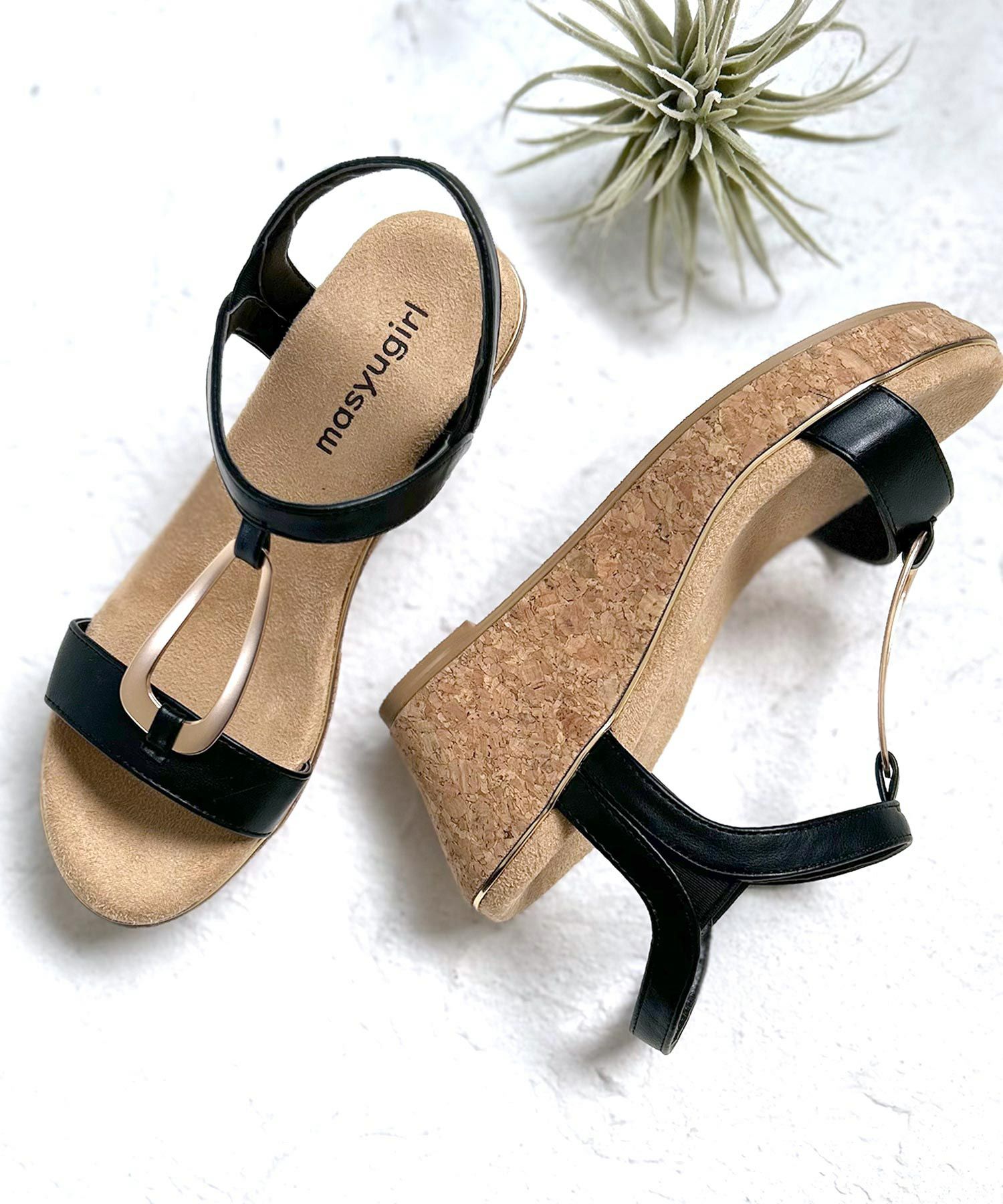 【4E幅広・大きいサイズ】7cmウェッジソール ゴールドバックルサンダル ▲返品不可