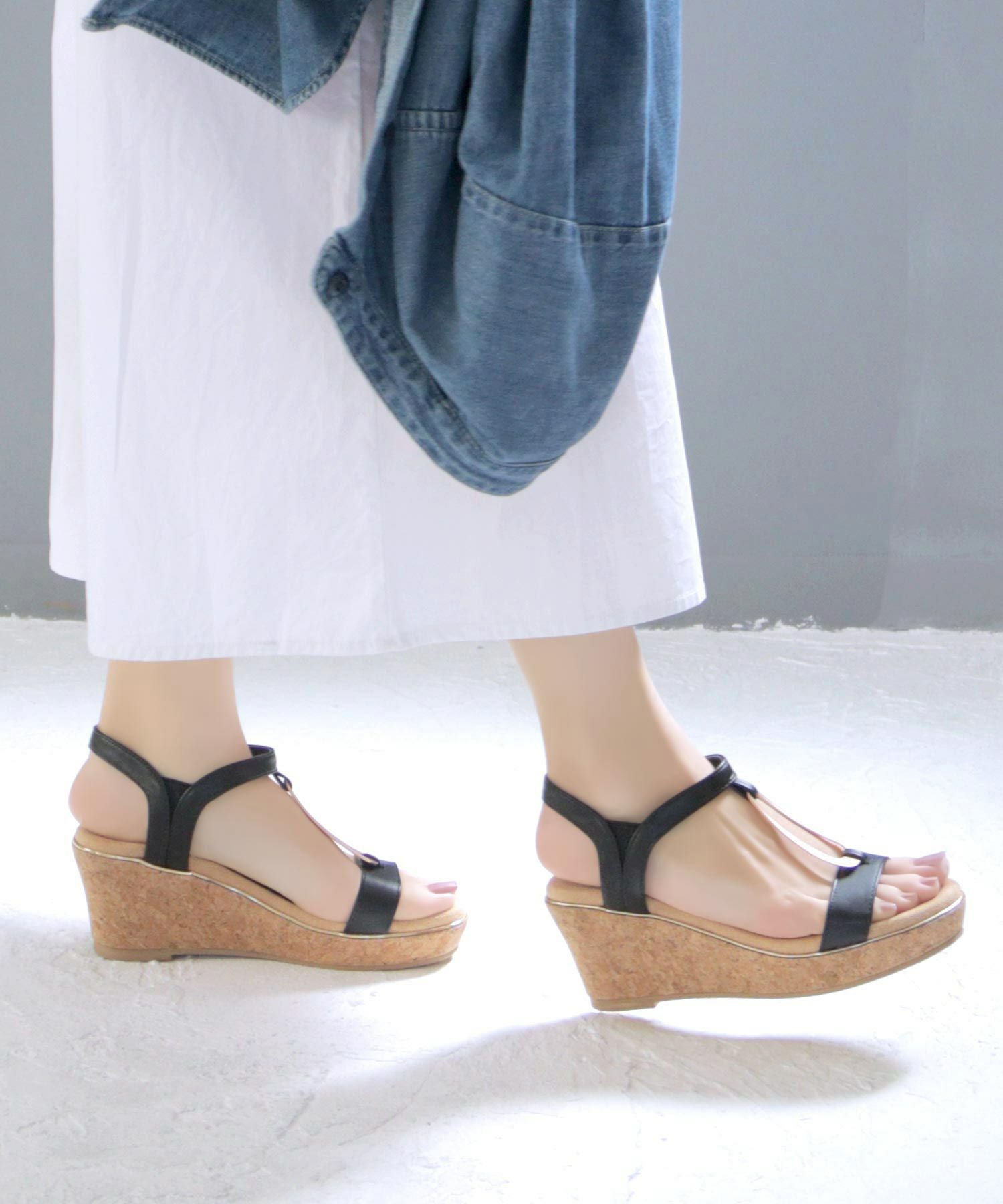 【4E幅広・大きいサイズ】7cmウェッジソール ゴールドバックルサンダル ▲返品不可