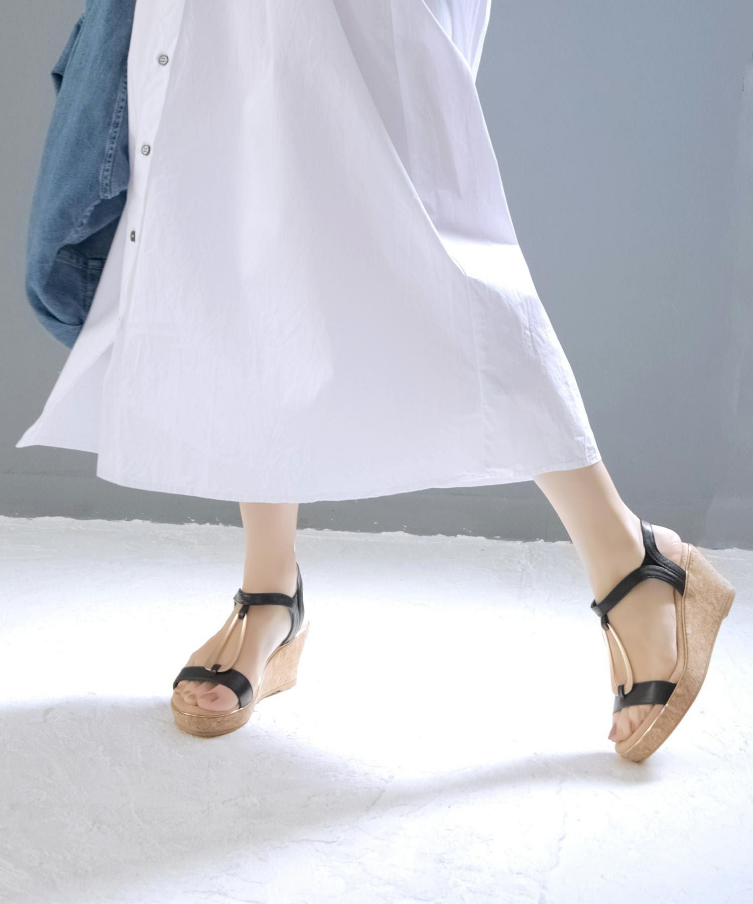 【4E幅広・大きいサイズ】7cmウェッジソール ゴールドバックルサンダル ▲返品不可