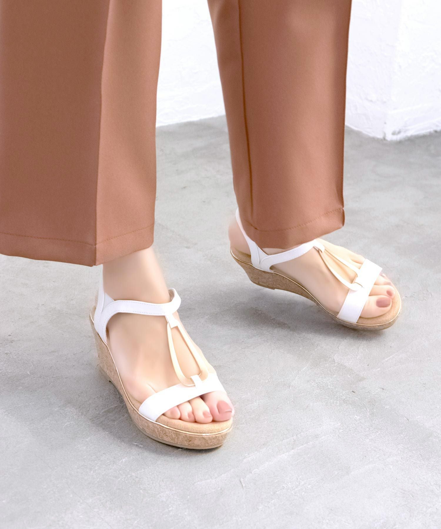 【4E幅広・大きいサイズ】7cmウェッジソール ゴールドバックルサンダル ▲返品不可