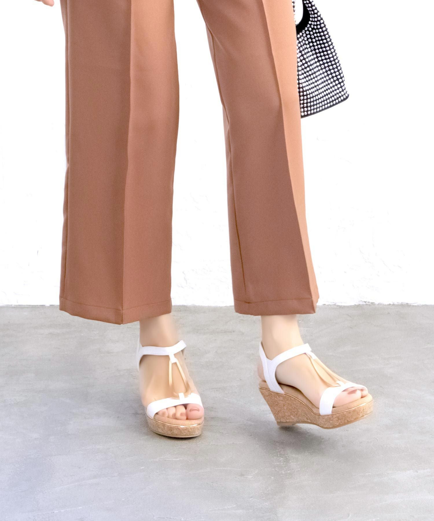 【4E幅広・大きいサイズ】7cmウェッジソール ゴールドバックルサンダル ▲返品不可