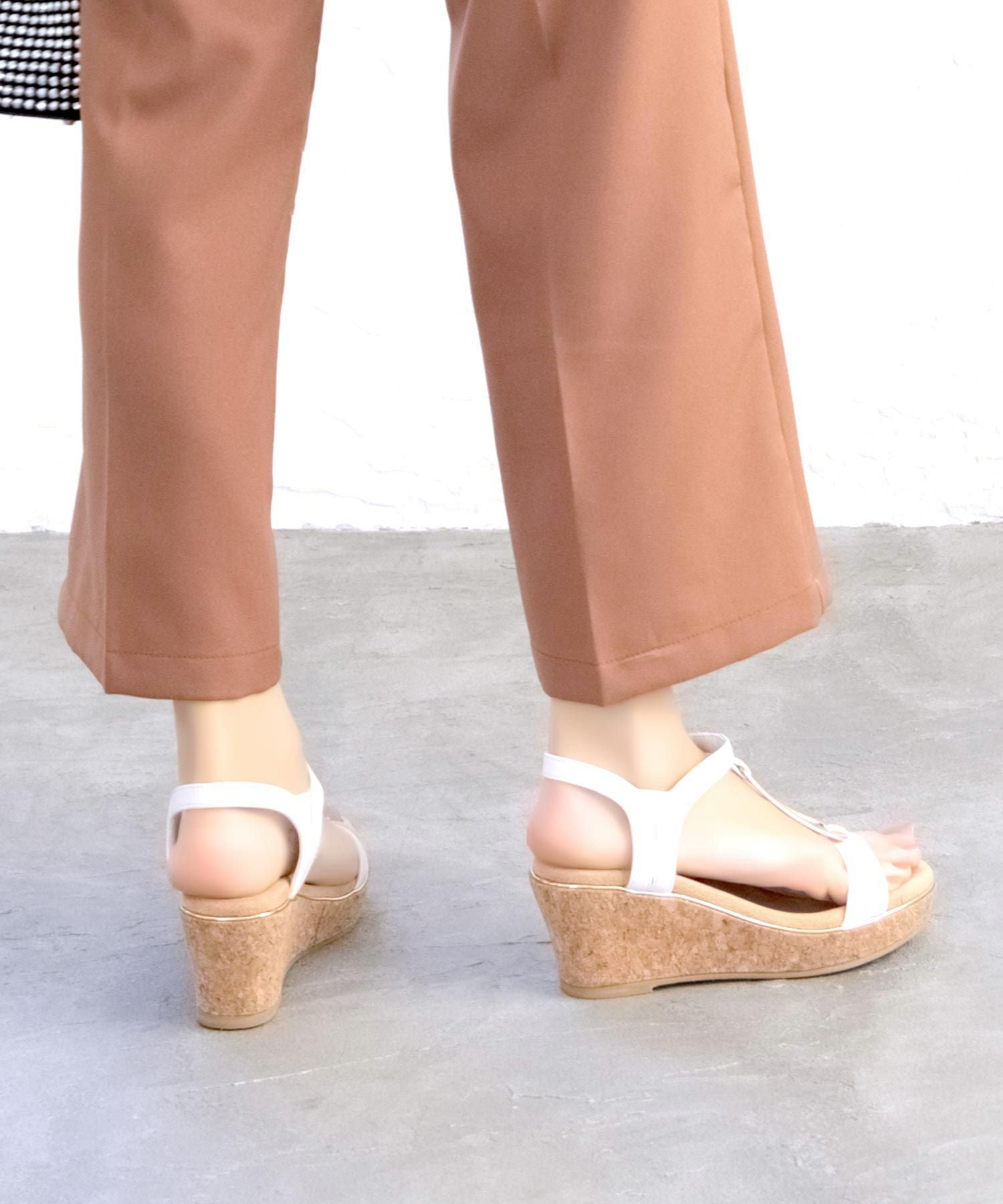 【4E幅広・大きいサイズ】7cmウェッジソール ゴールドバックルサンダル ▲返品不可