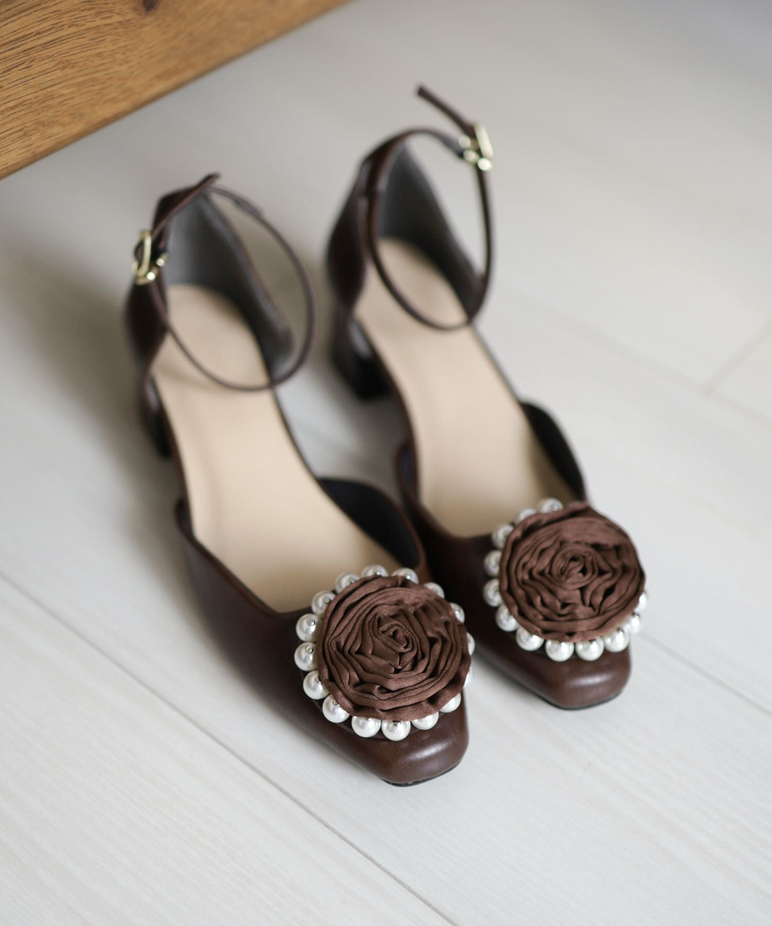 パールローズストラップパンプス