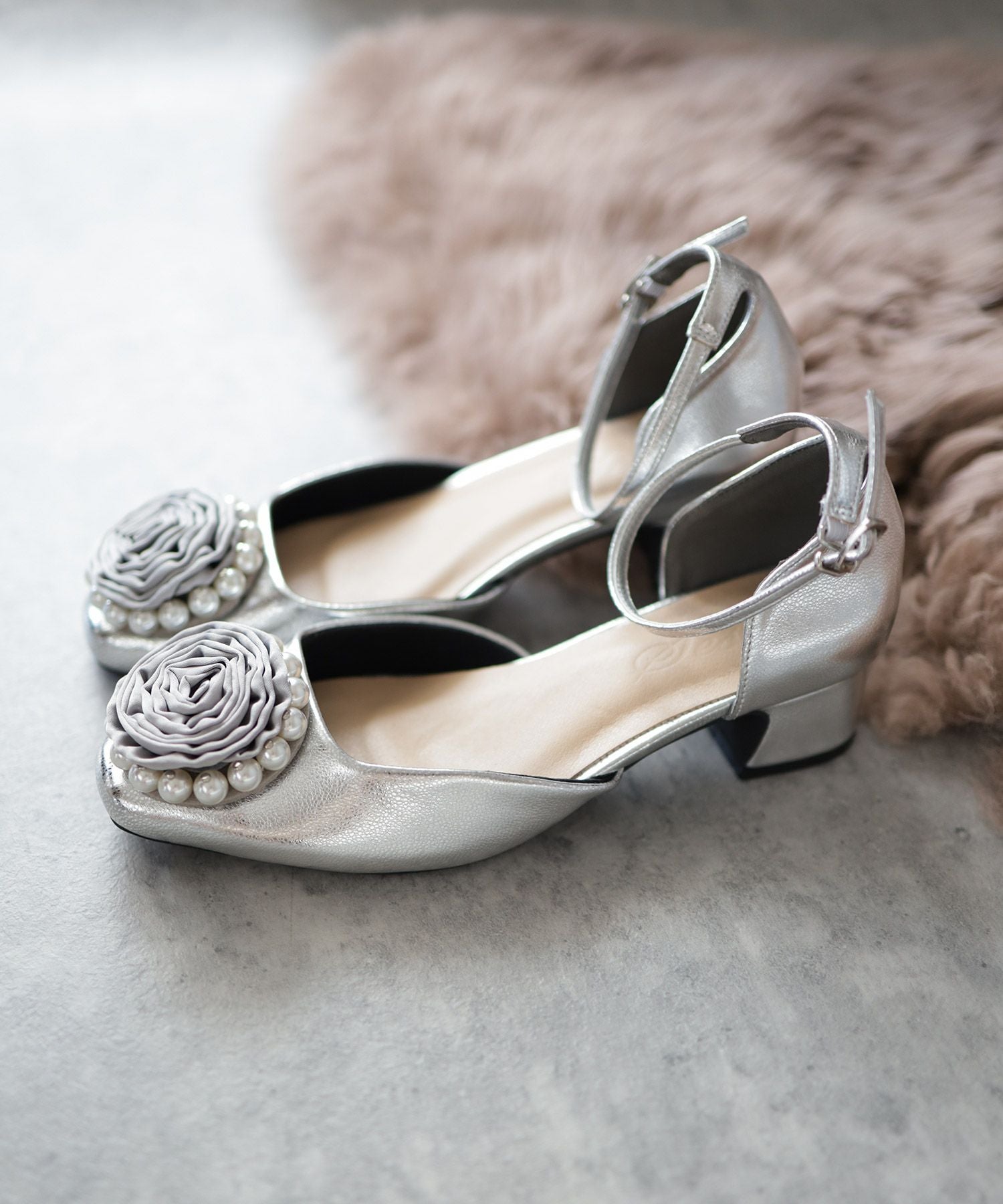 パールローズストラップパンプス