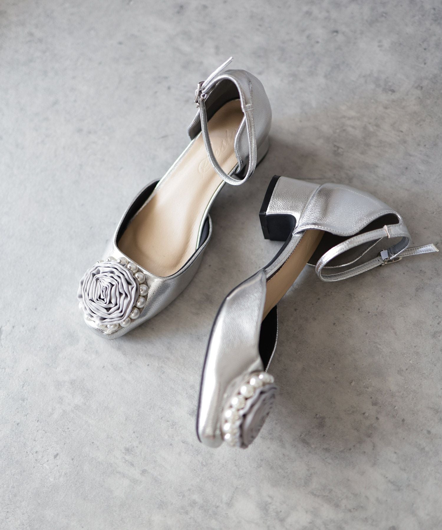 パールローズストラップパンプス