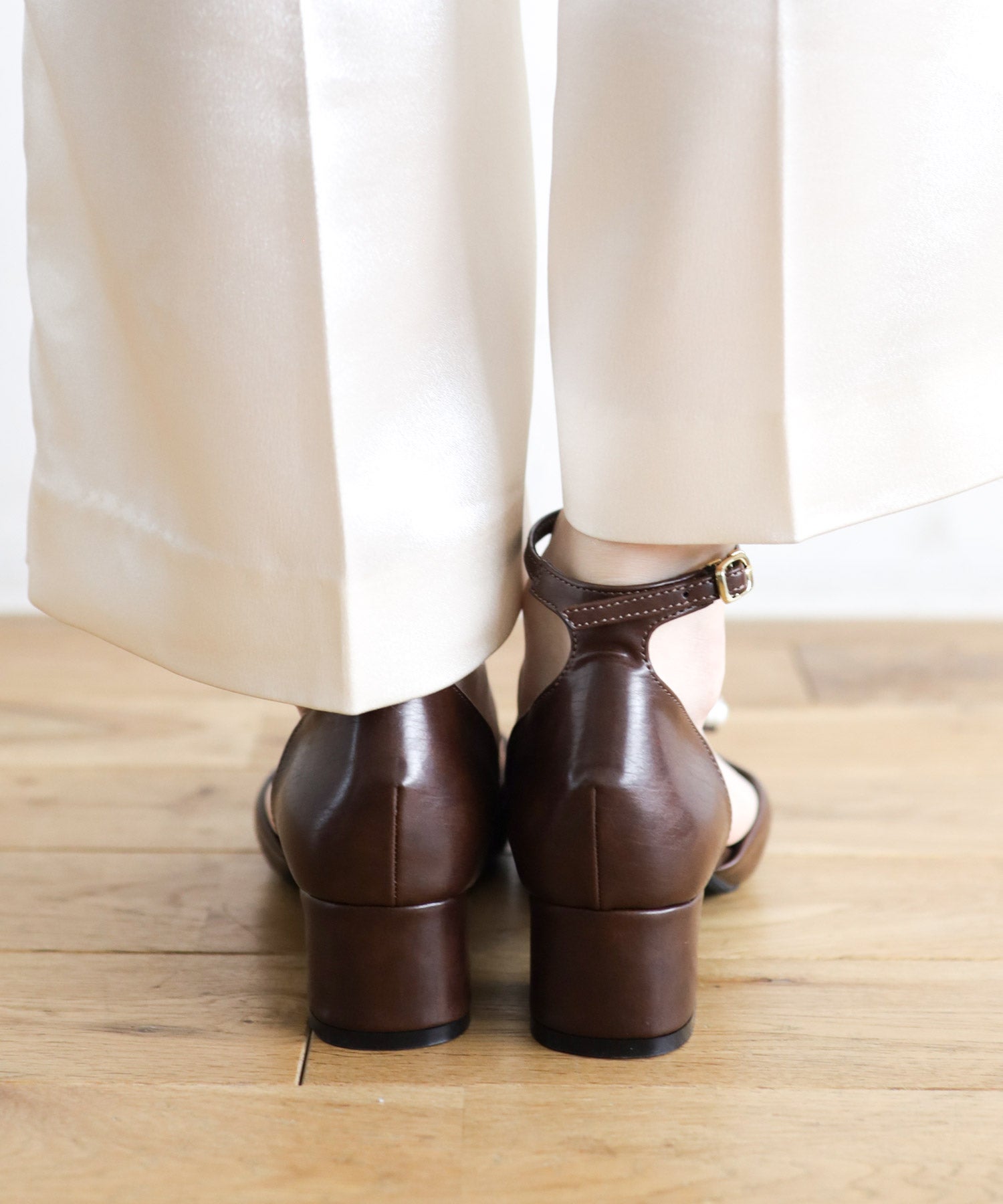 パールローズストラップパンプス