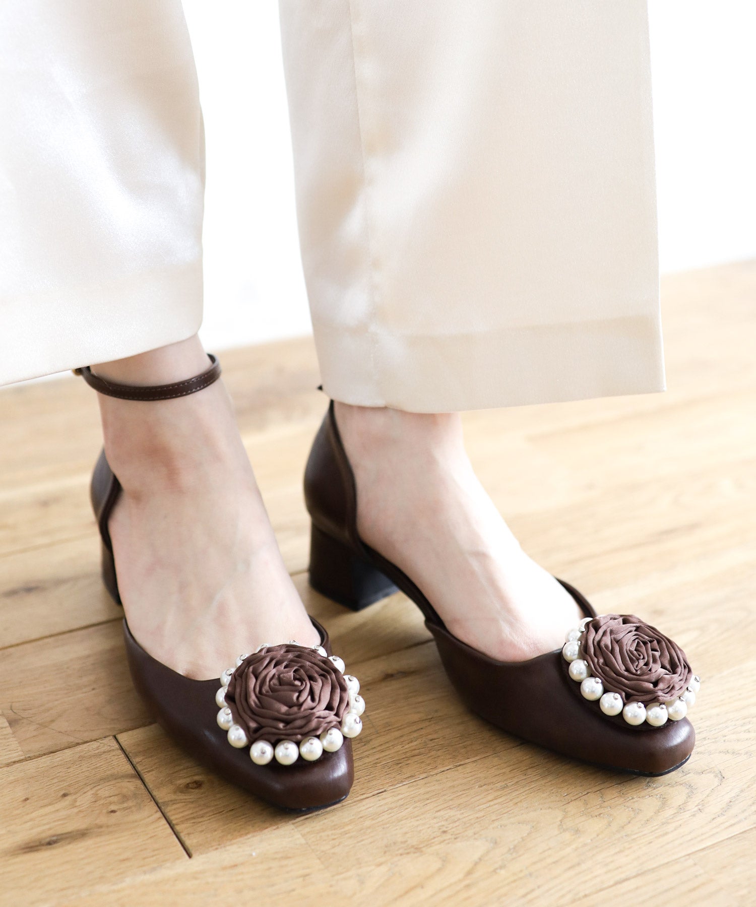 パールローズストラップパンプス