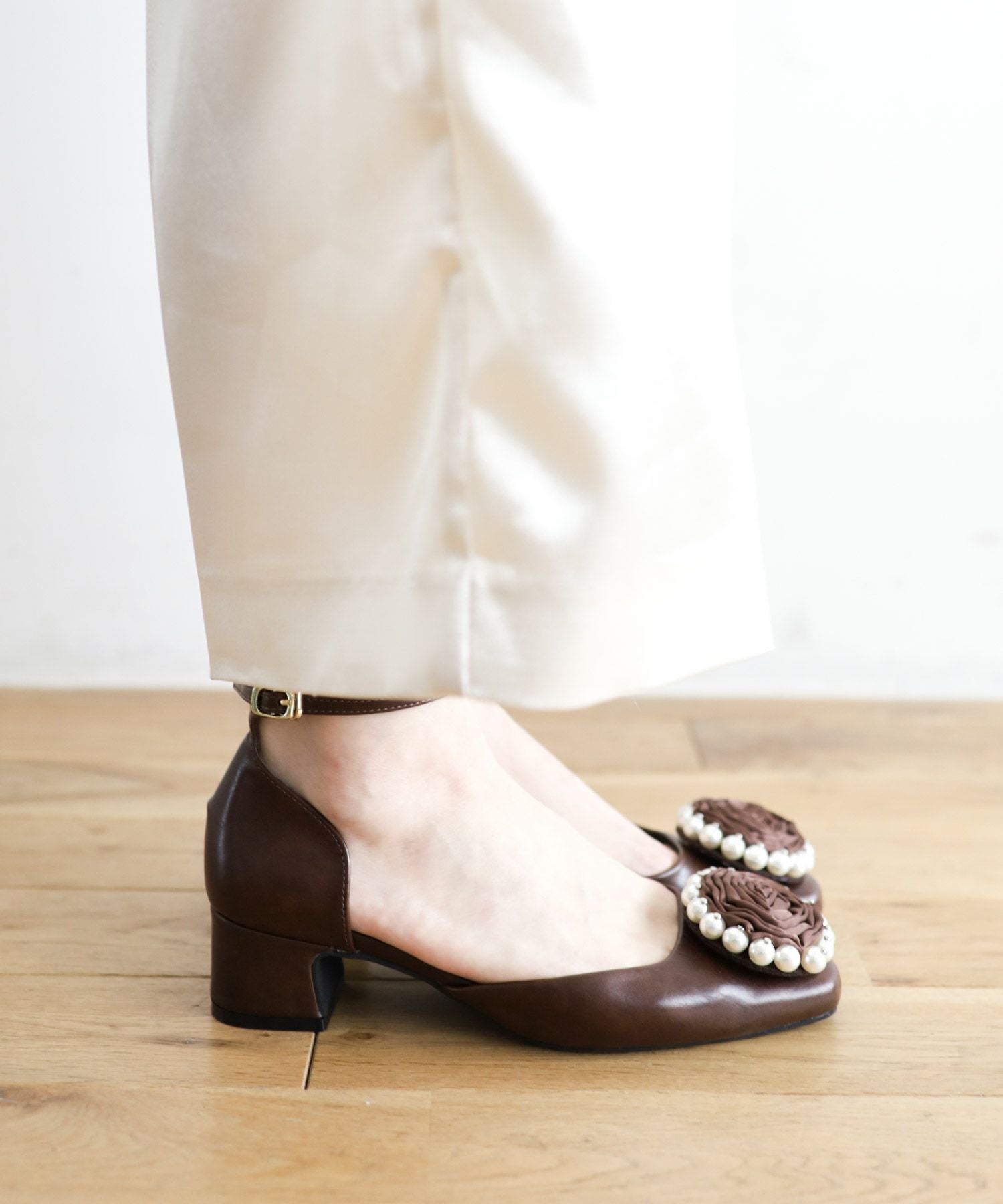 パールローズストラップパンプス