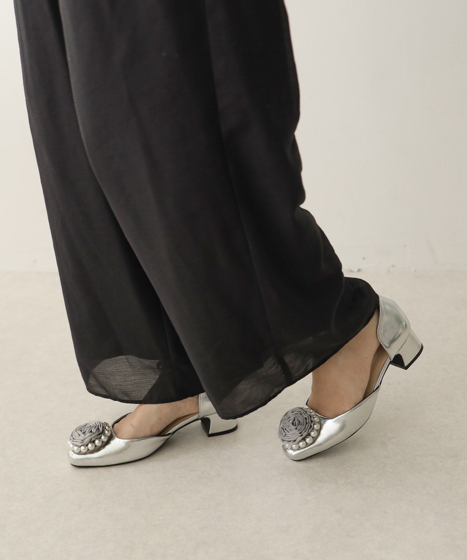 パールローズストラップパンプス