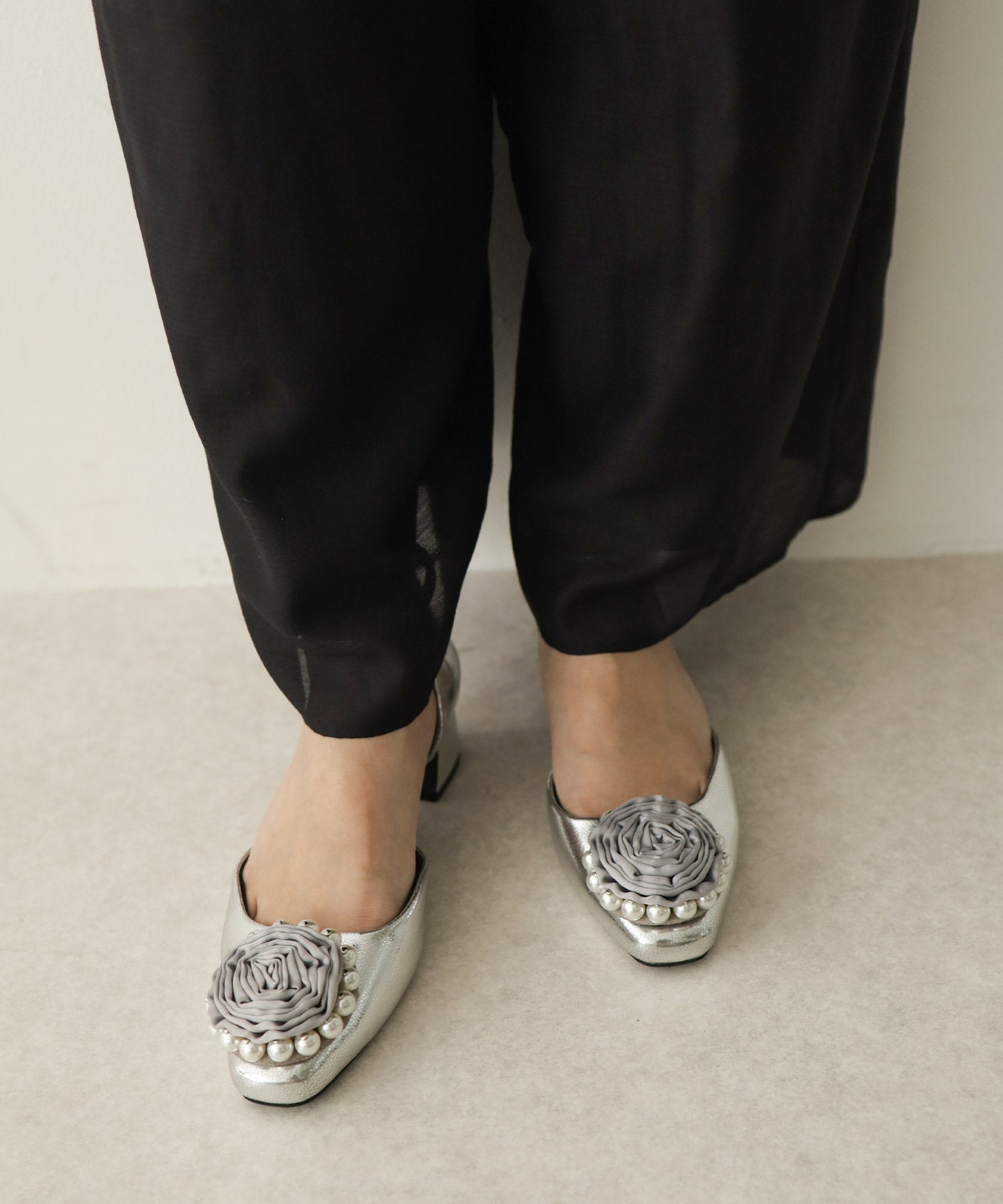 パールローズストラップパンプス