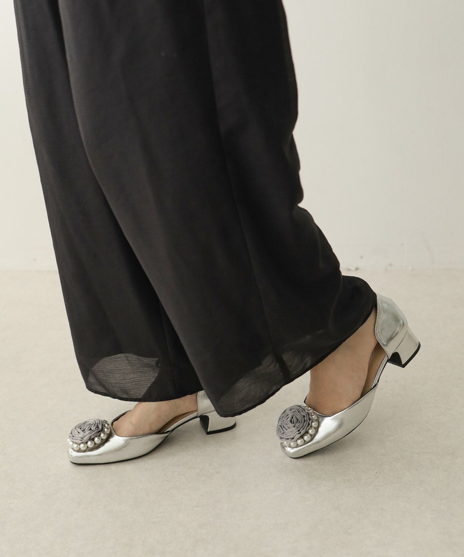 パールローズストラップパンプス