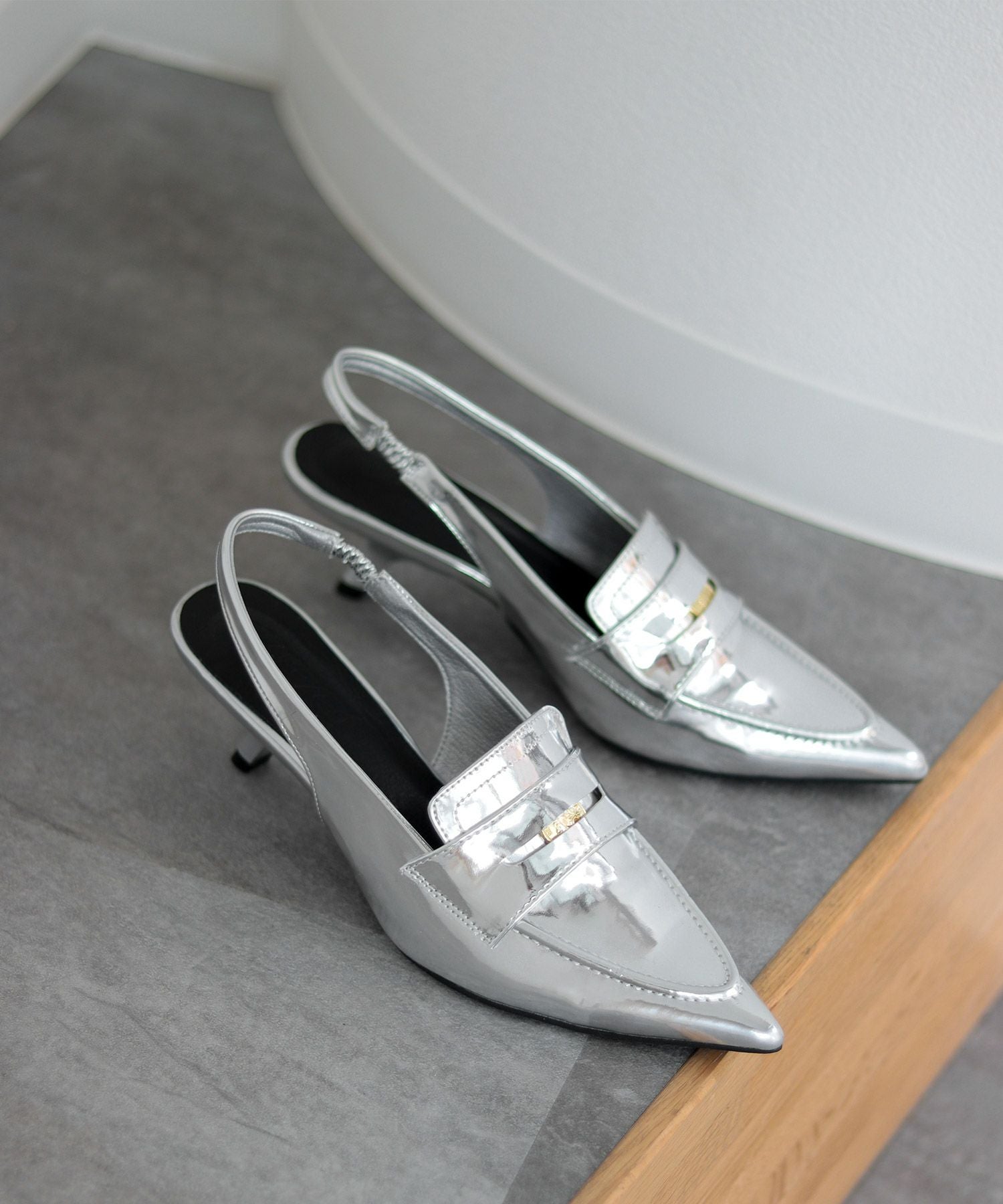 カーブヒールコインローファースリングバックパンプス▲返品不可