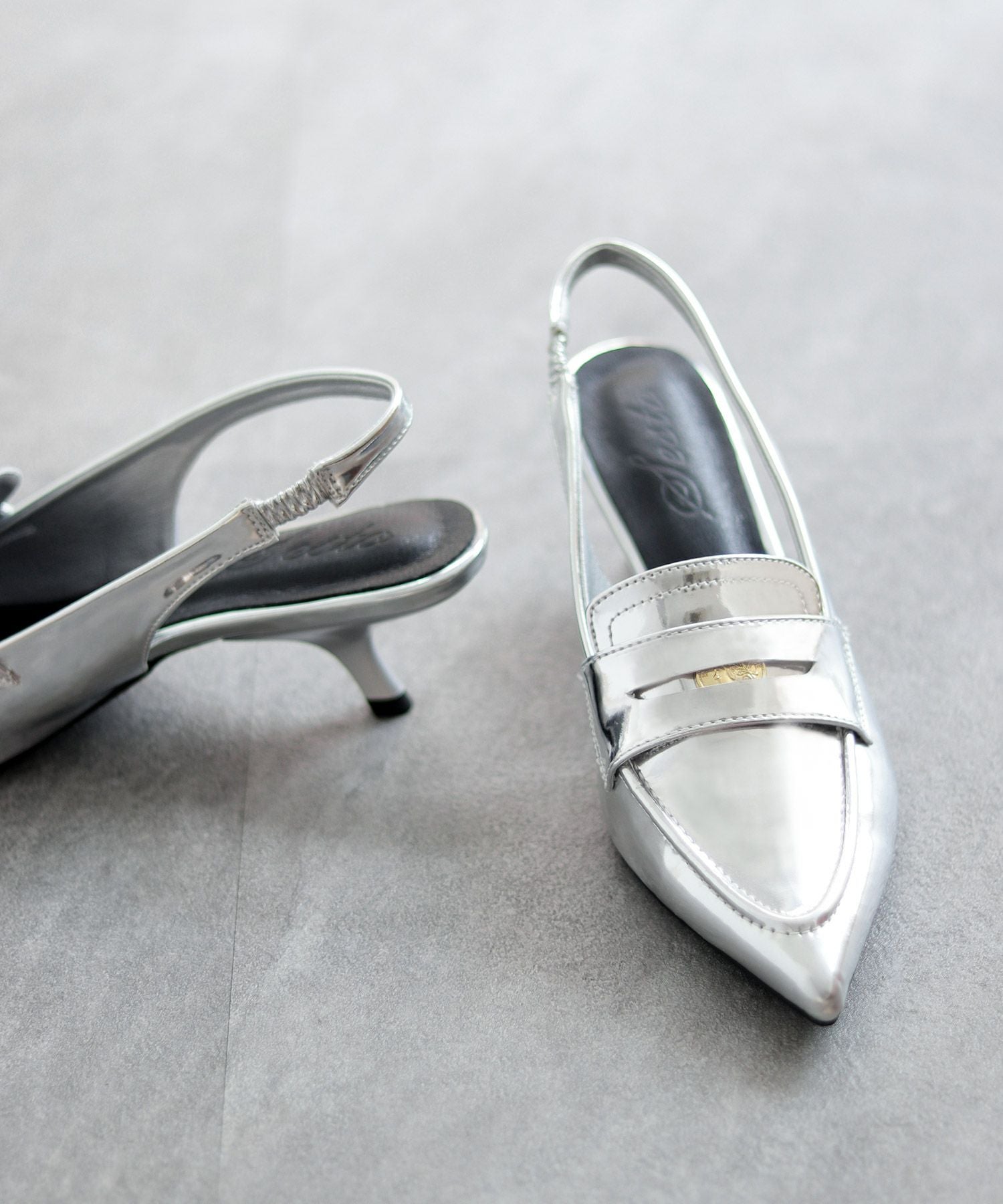 カーブヒールコインローファースリングバックパンプス▲返品不可