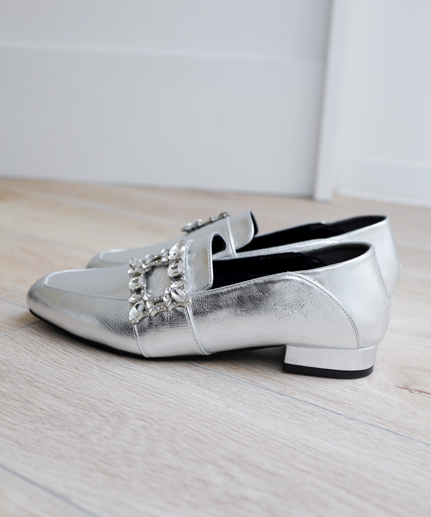 かかとが踏めるビジューモチーフローファー▲返品不可