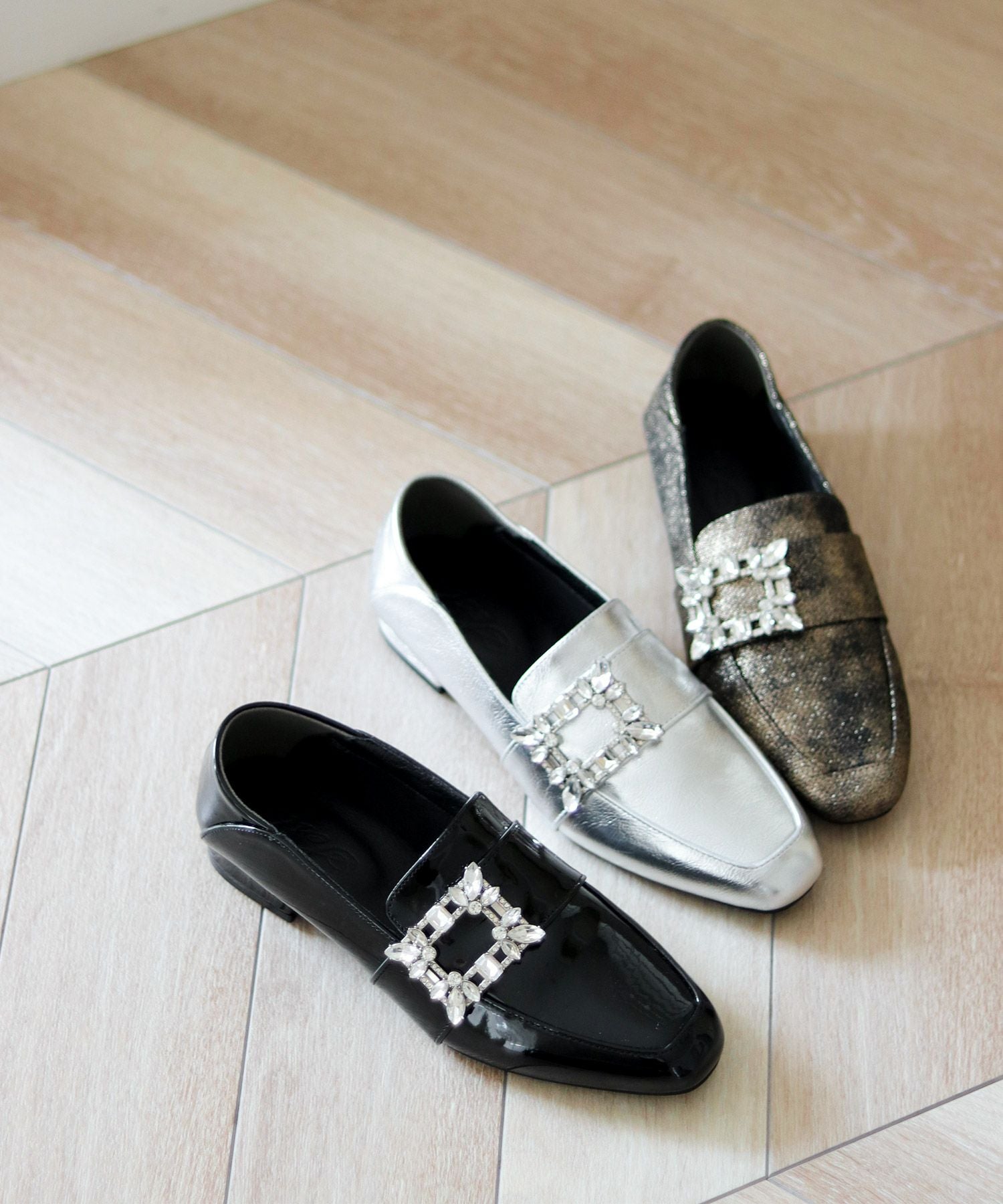 かかとが踏めるビジューモチーフローファー▲返品不可