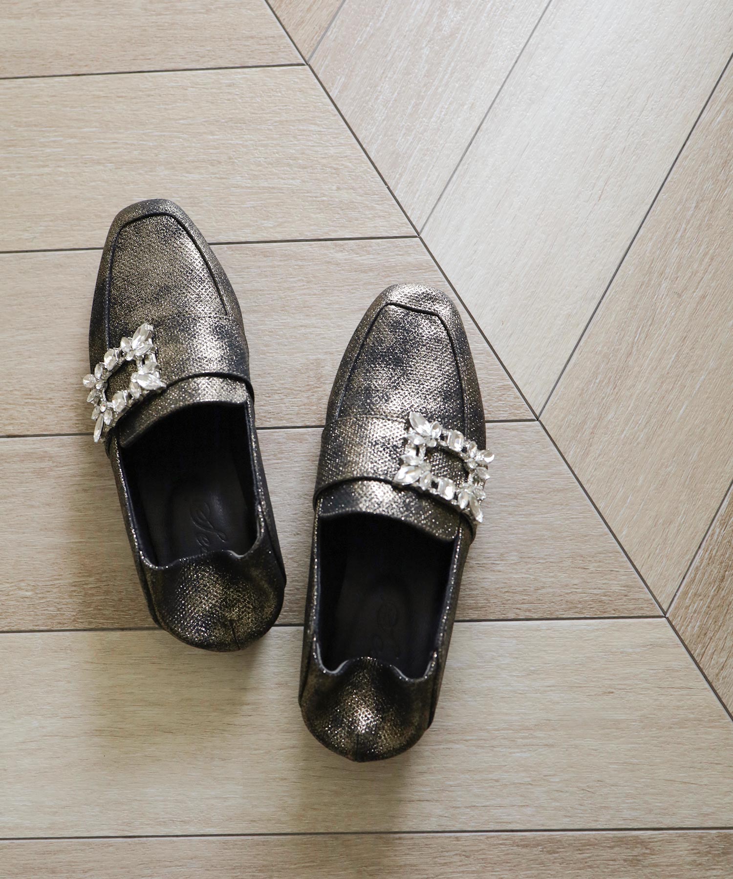 かかとが踏めるビジューモチーフローファー▲返品不可