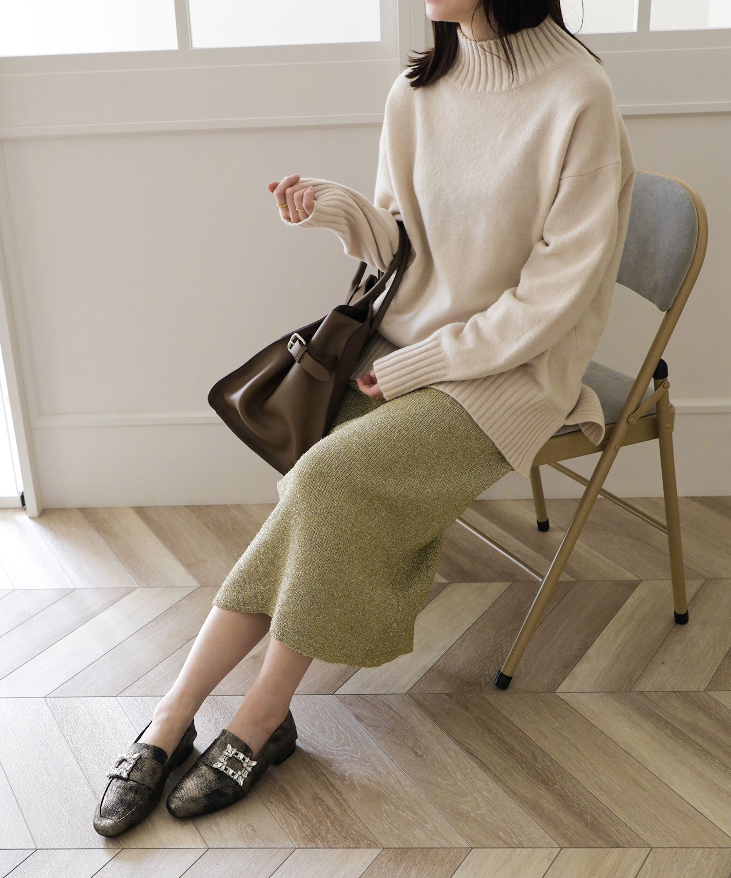 かかとが踏めるビジューモチーフローファー▲返品不可