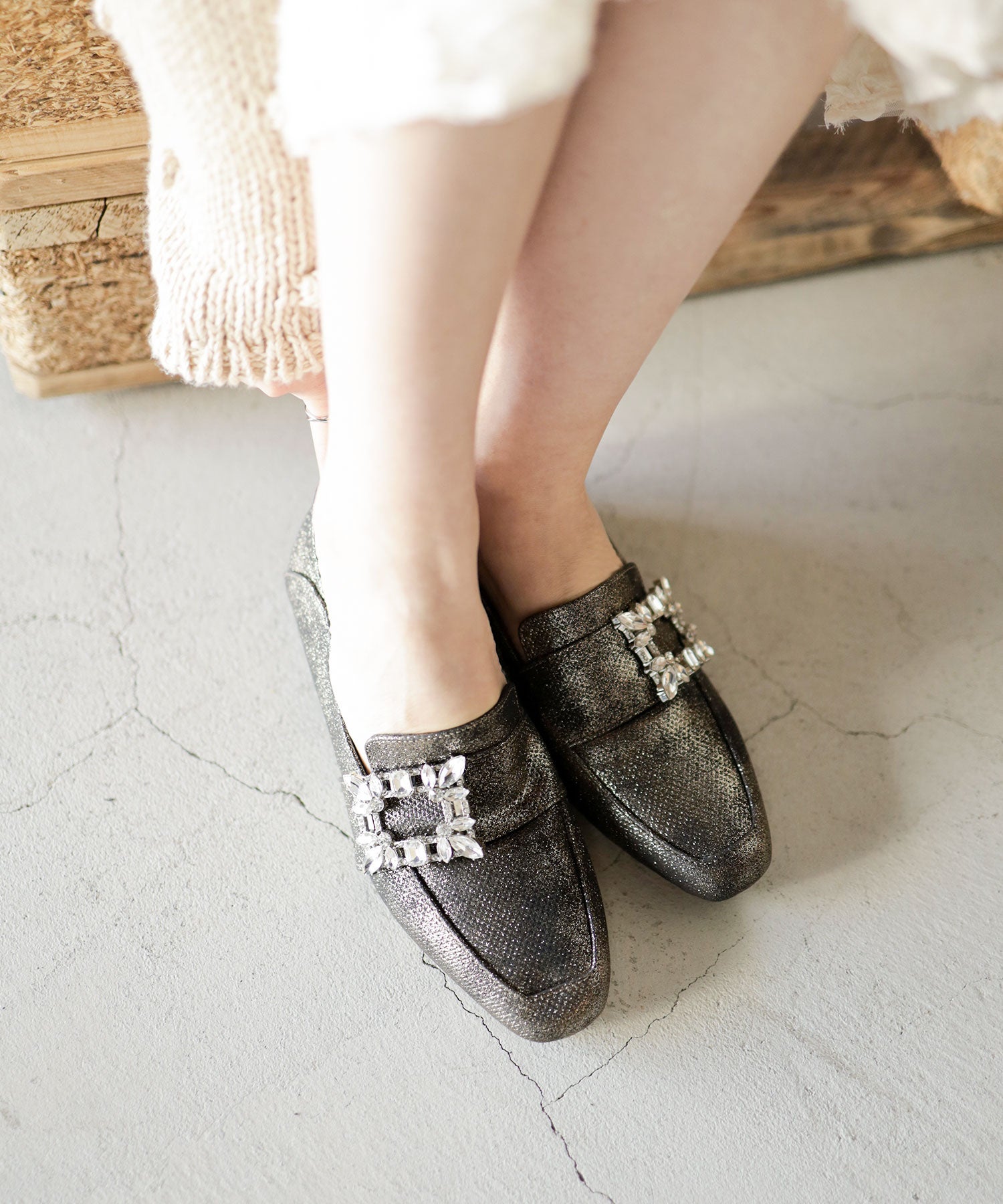 かかとが踏めるビジューモチーフローファー▲返品不可