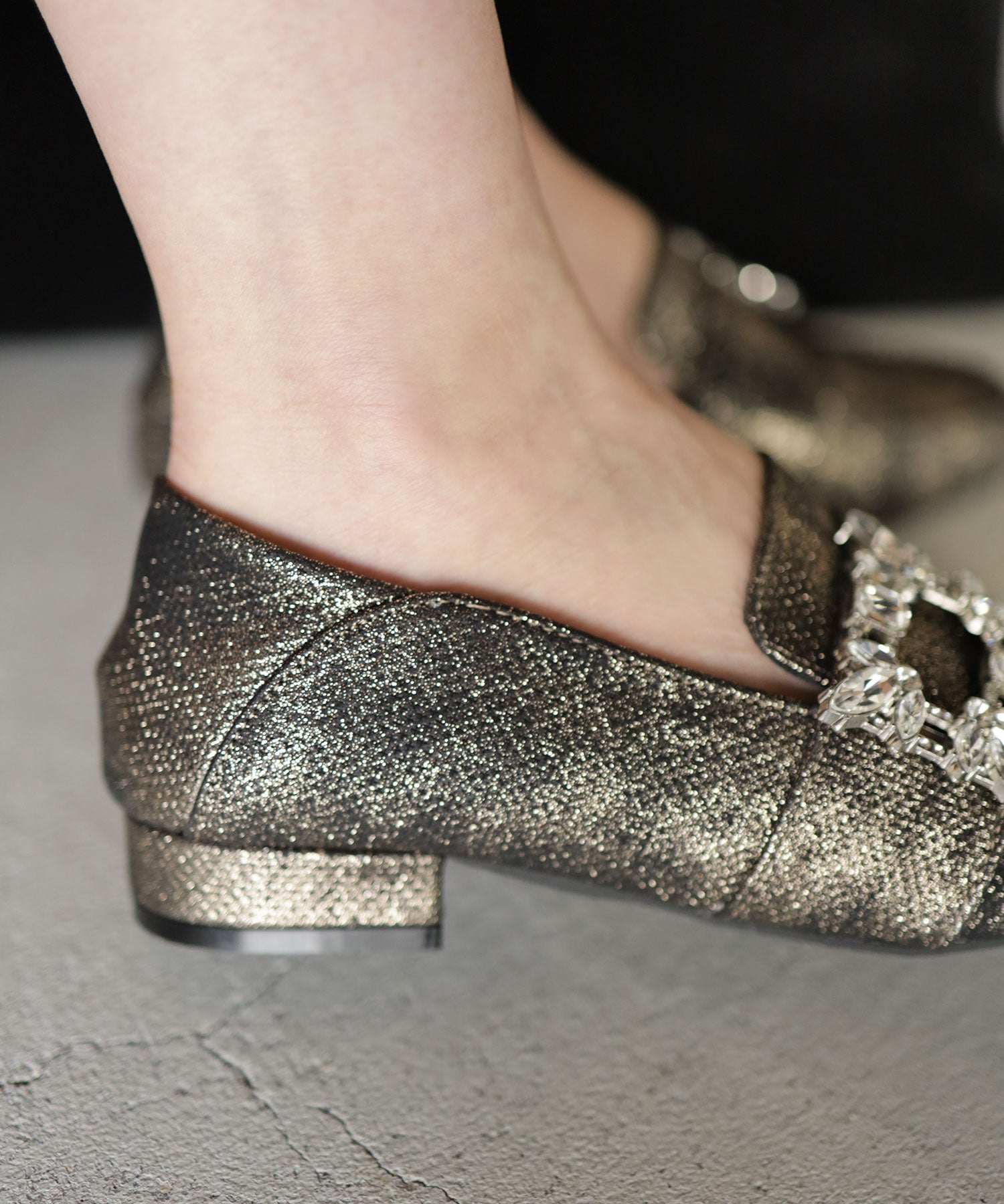 かかとが踏めるビジューモチーフローファー▲返品不可