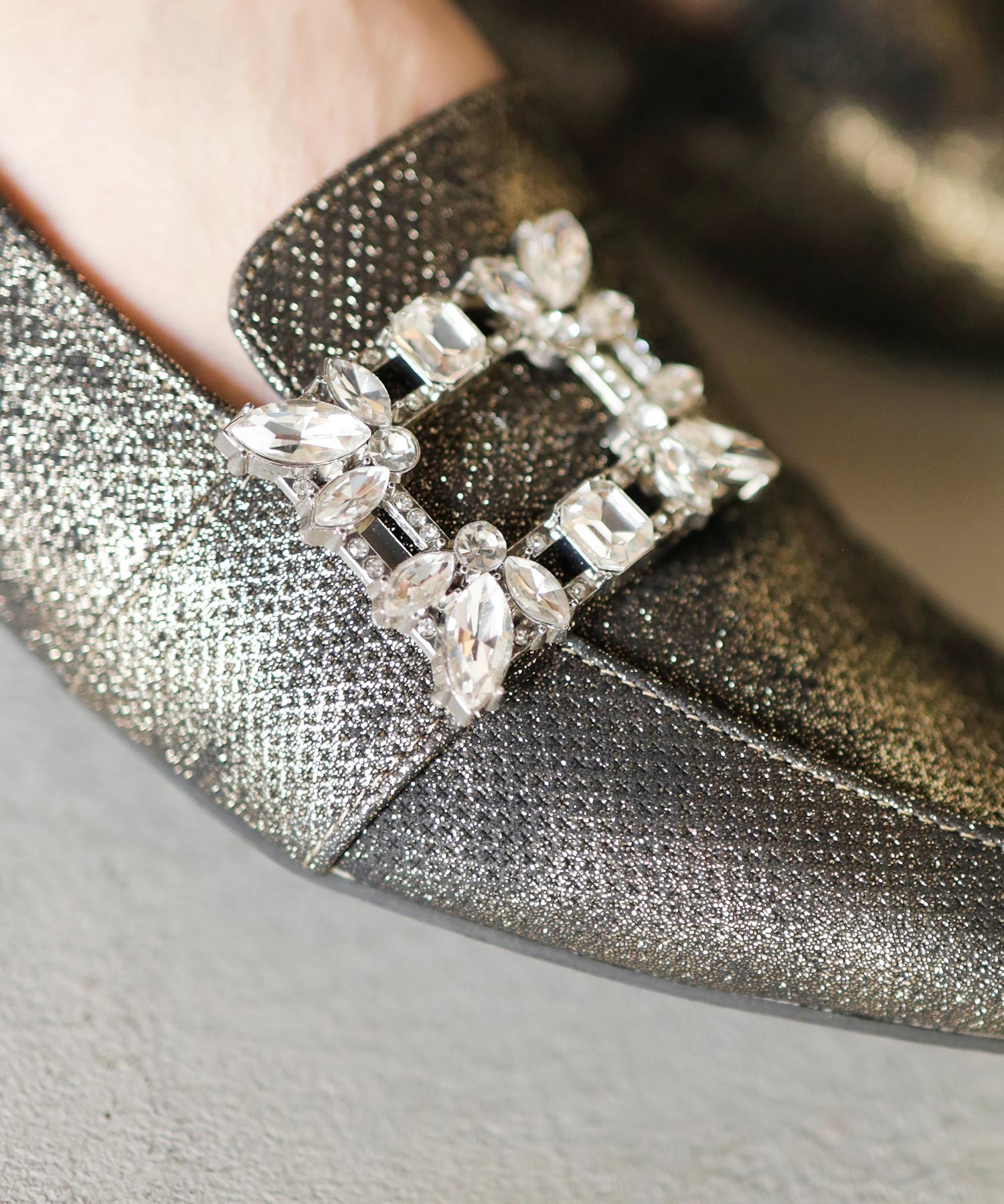 かかとが踏めるビジューモチーフローファー▲返品不可