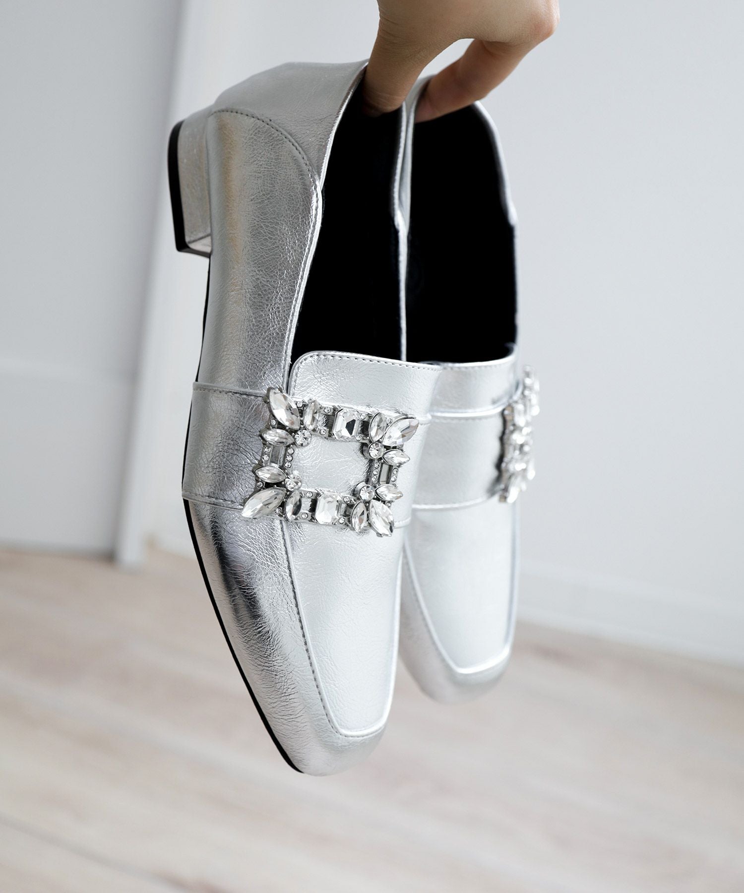 かかとが踏めるビジューモチーフローファー▲返品不可