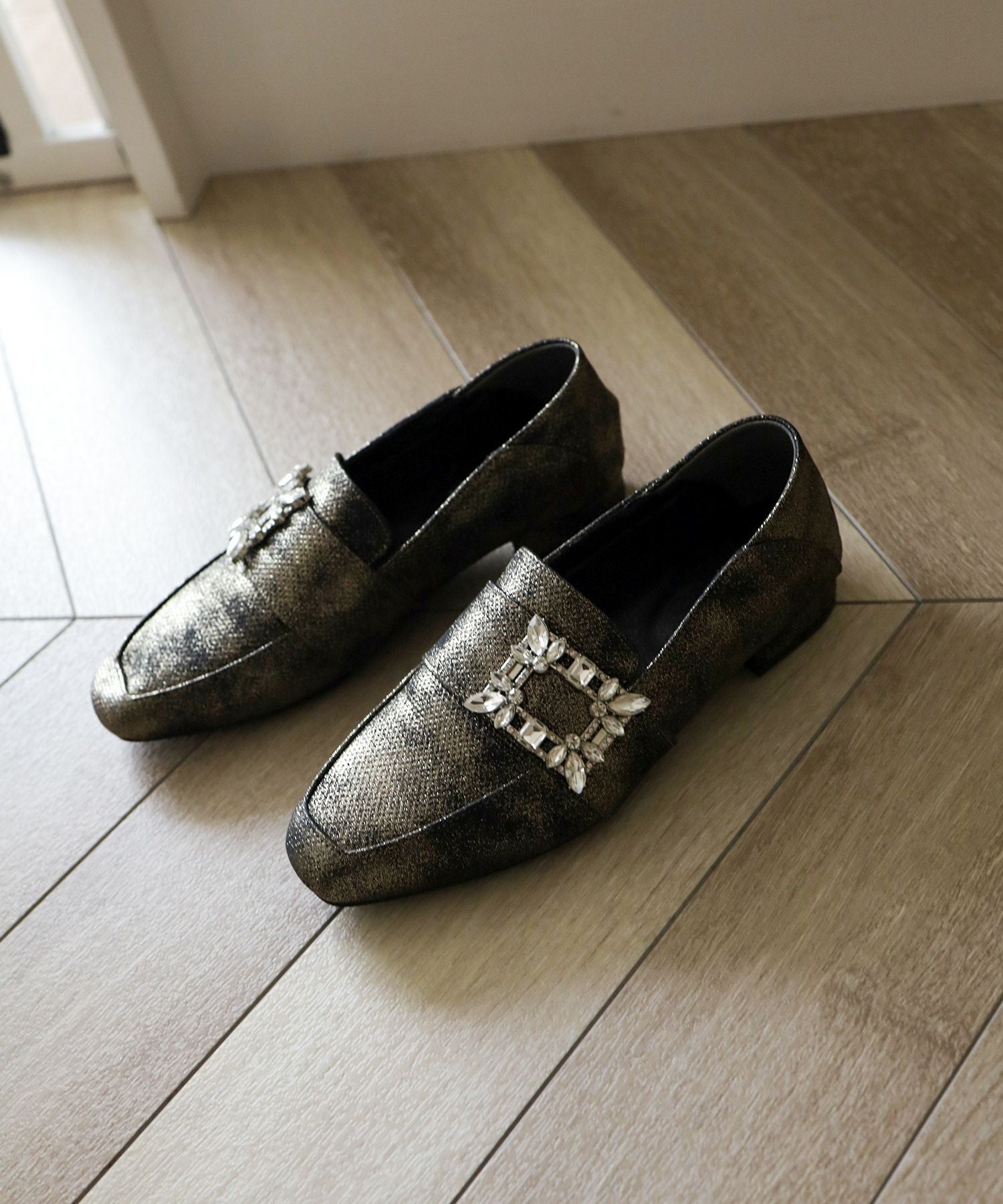 かかとが踏めるビジューモチーフローファー▲返品不可