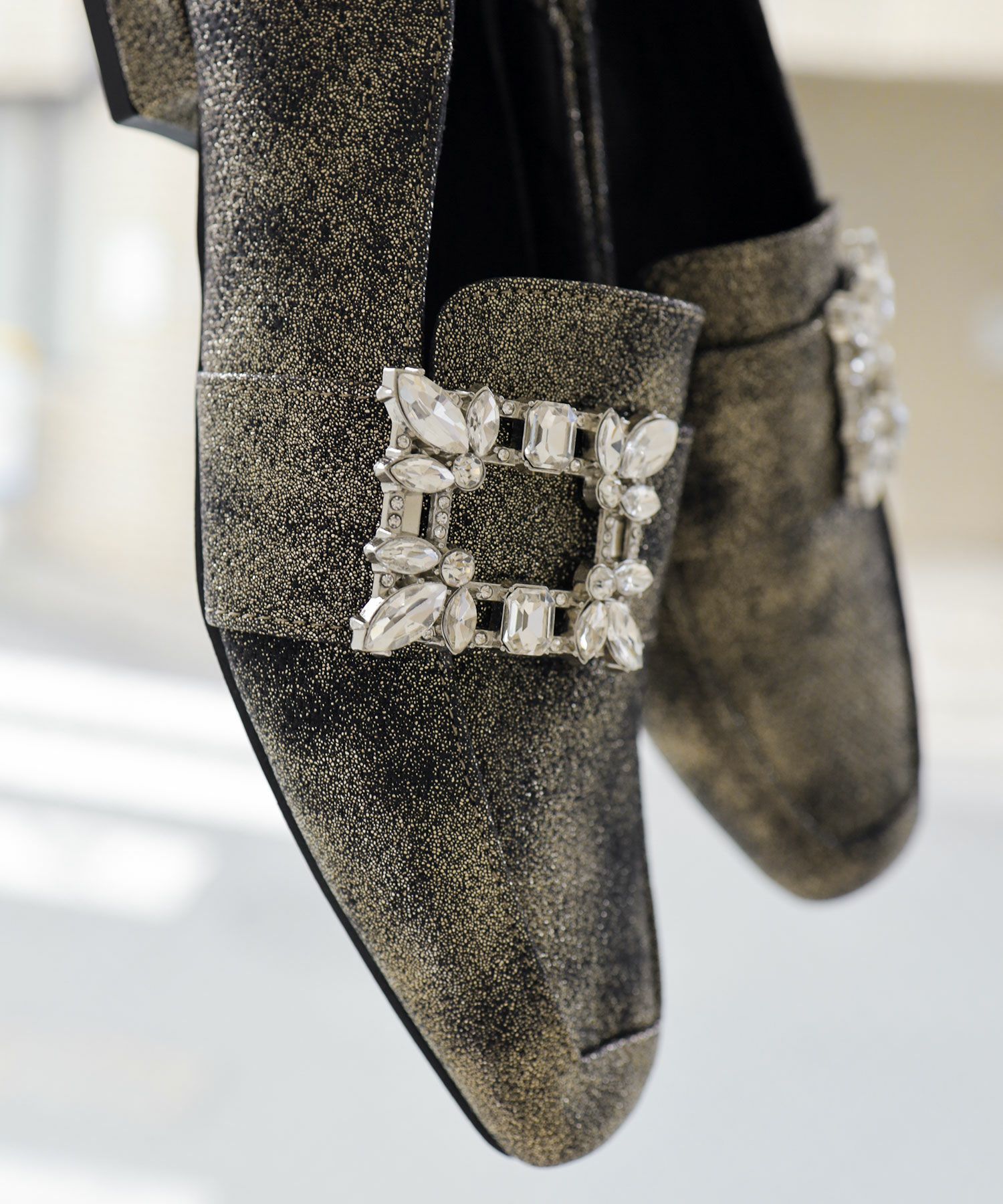 かかとが踏めるビジューモチーフローファー▲返品不可