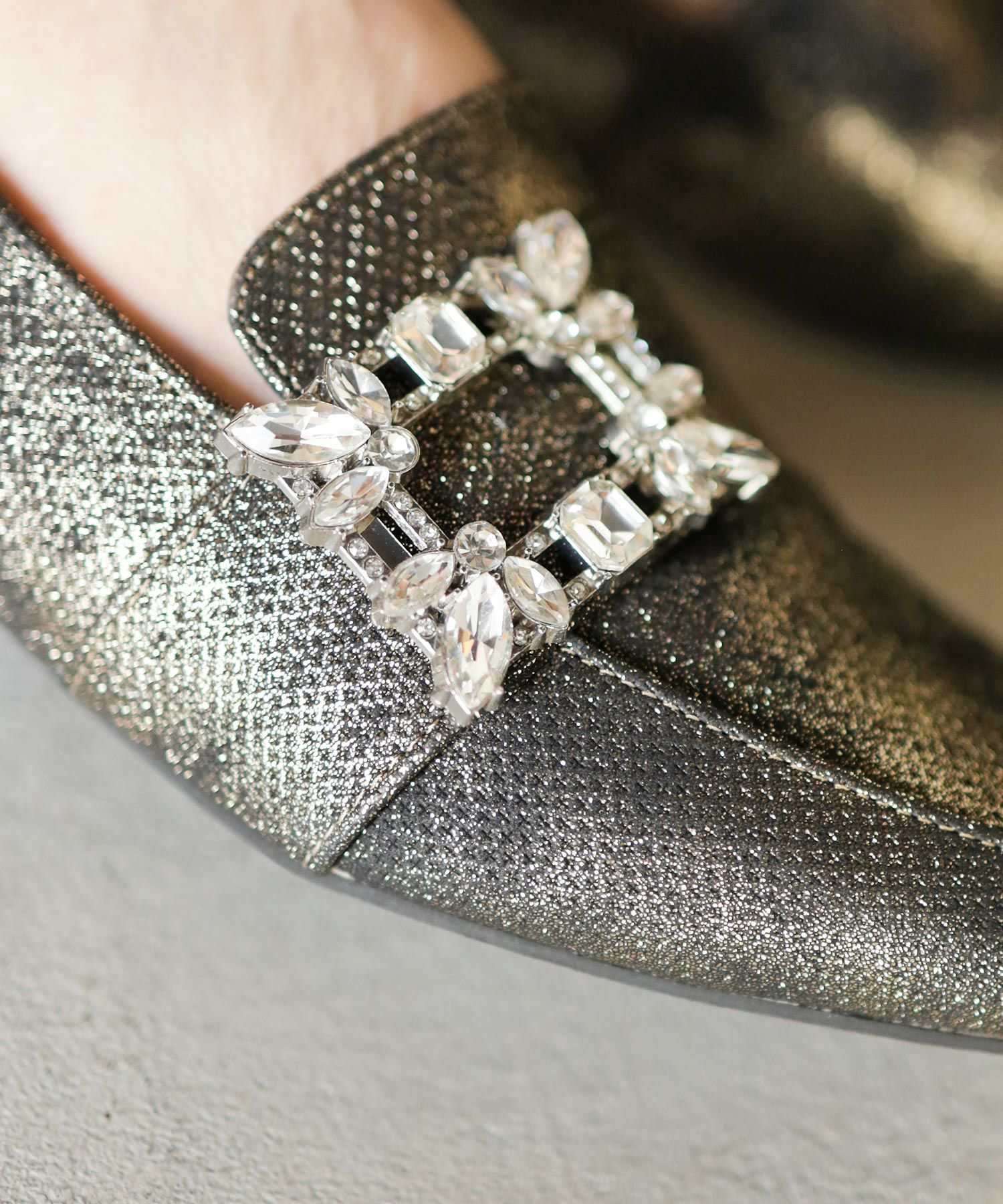 かかとが踏めるビジューモチーフローファー▲返品不可