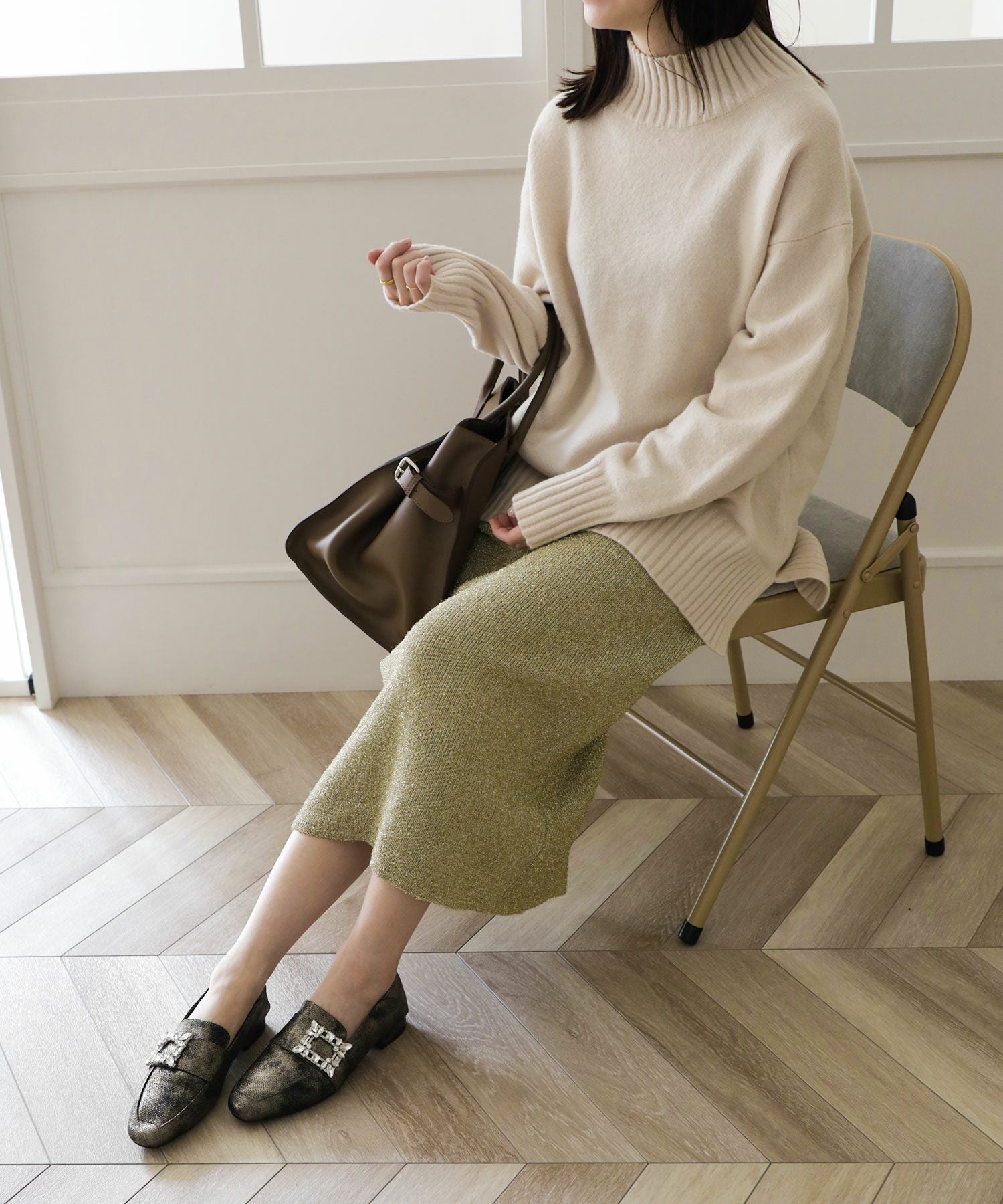 かかとが踏めるビジューモチーフローファー▲返品不可