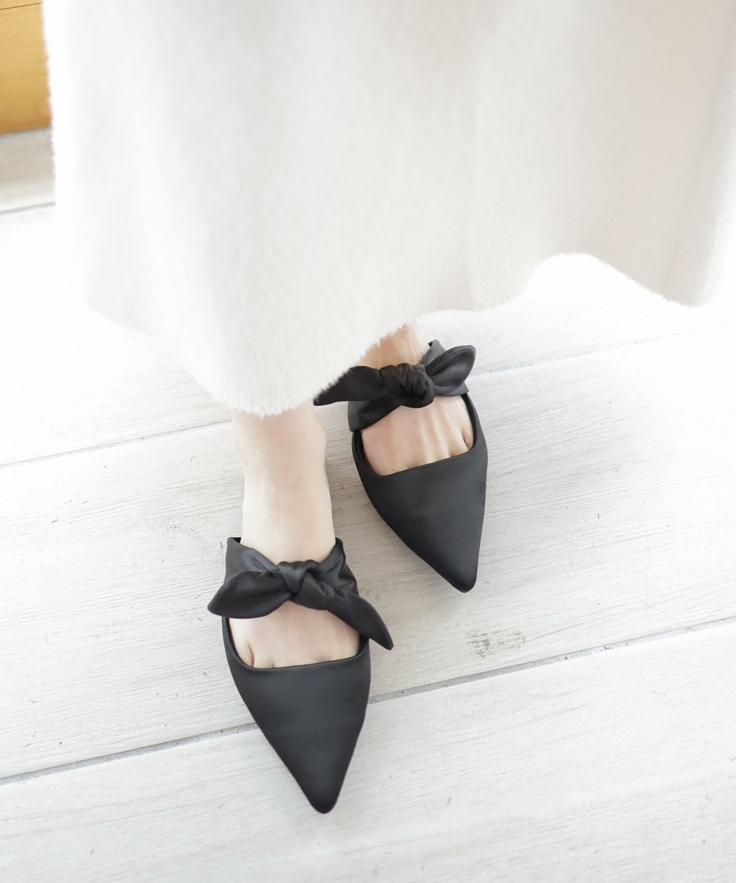 ポインテッドトゥフラットリボンミュール△返品不可 | SESTO(セスト