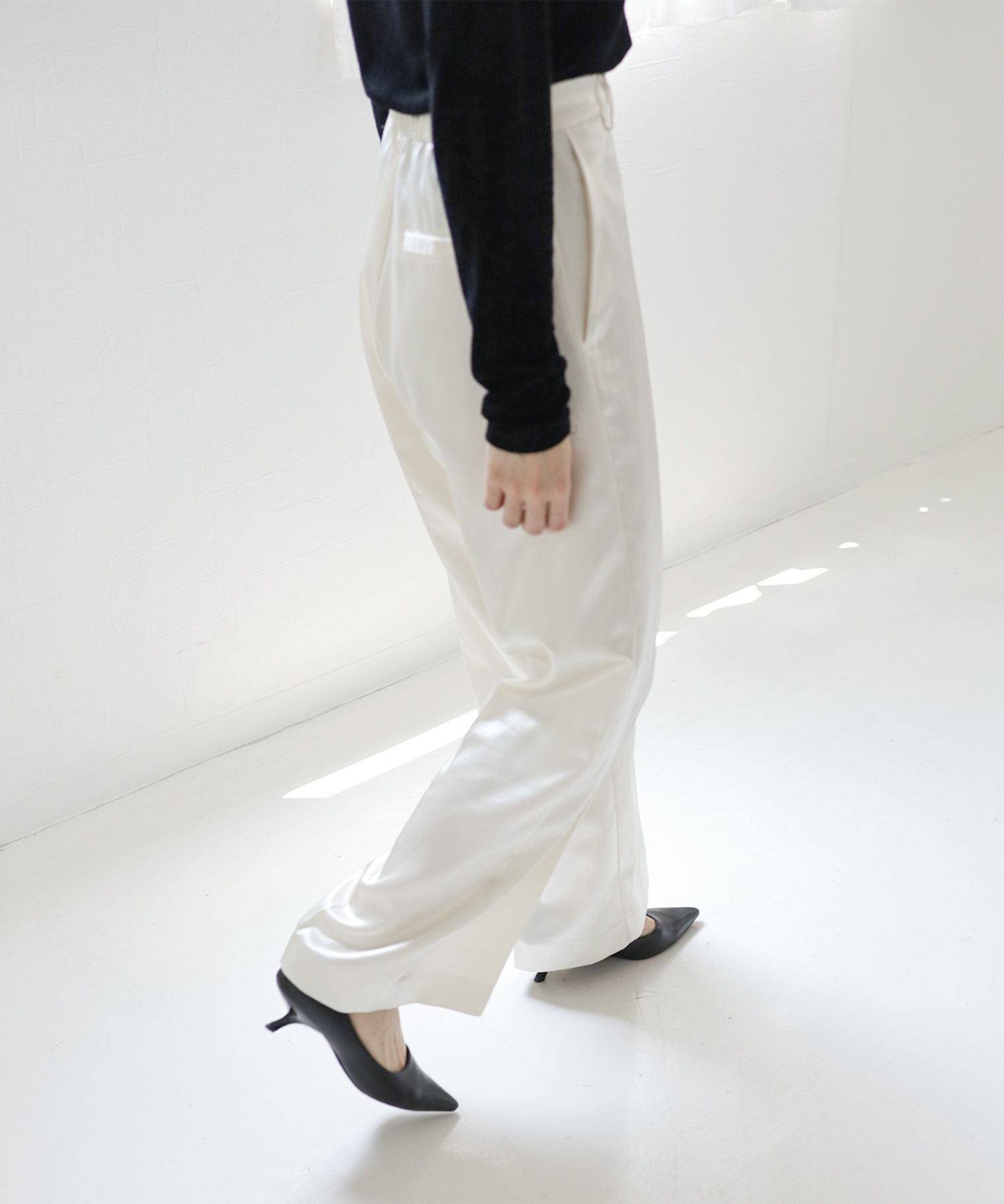 カーブヒールポインテッドトゥパンプス