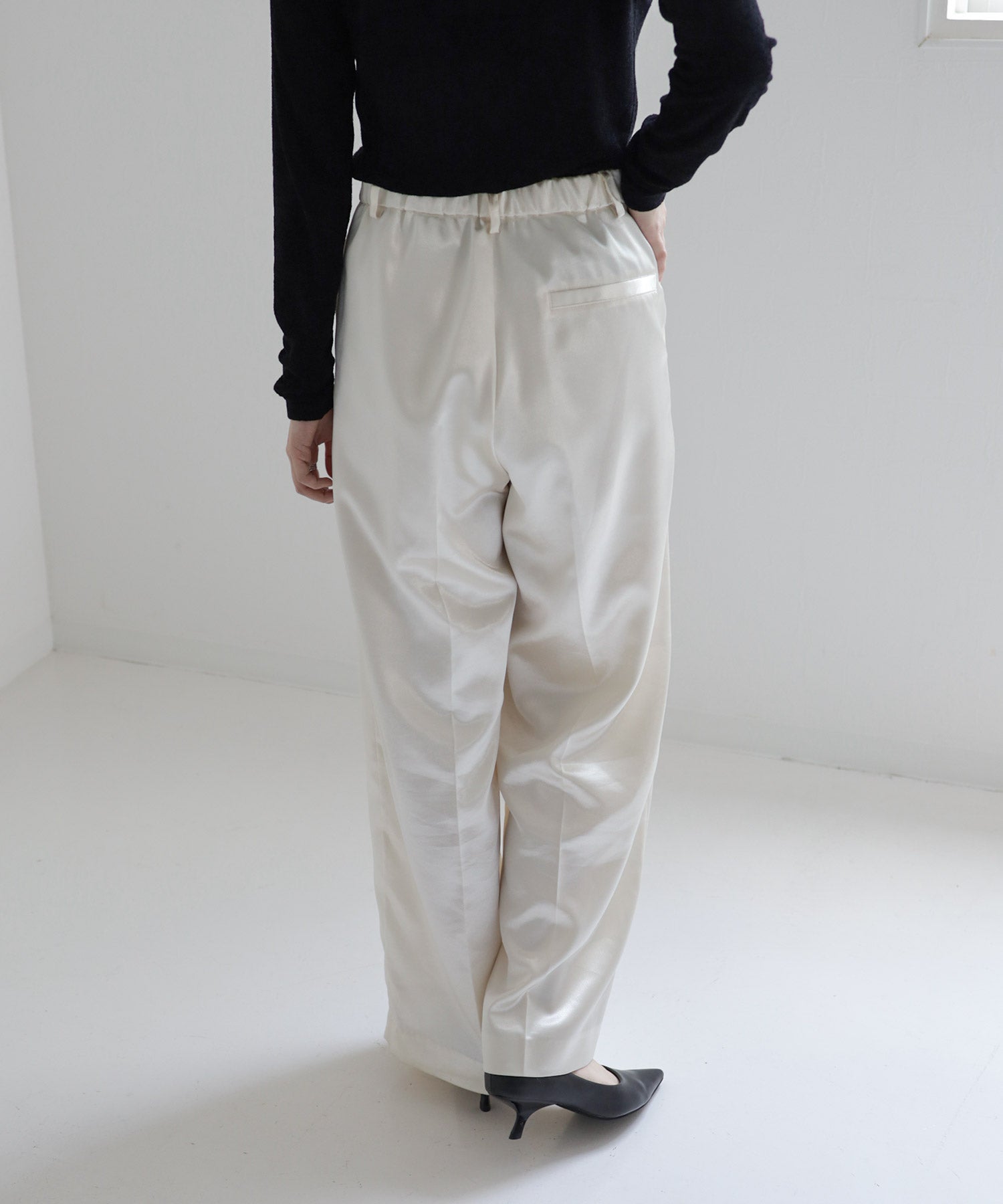 カーブヒールポインテッドトゥパンプス