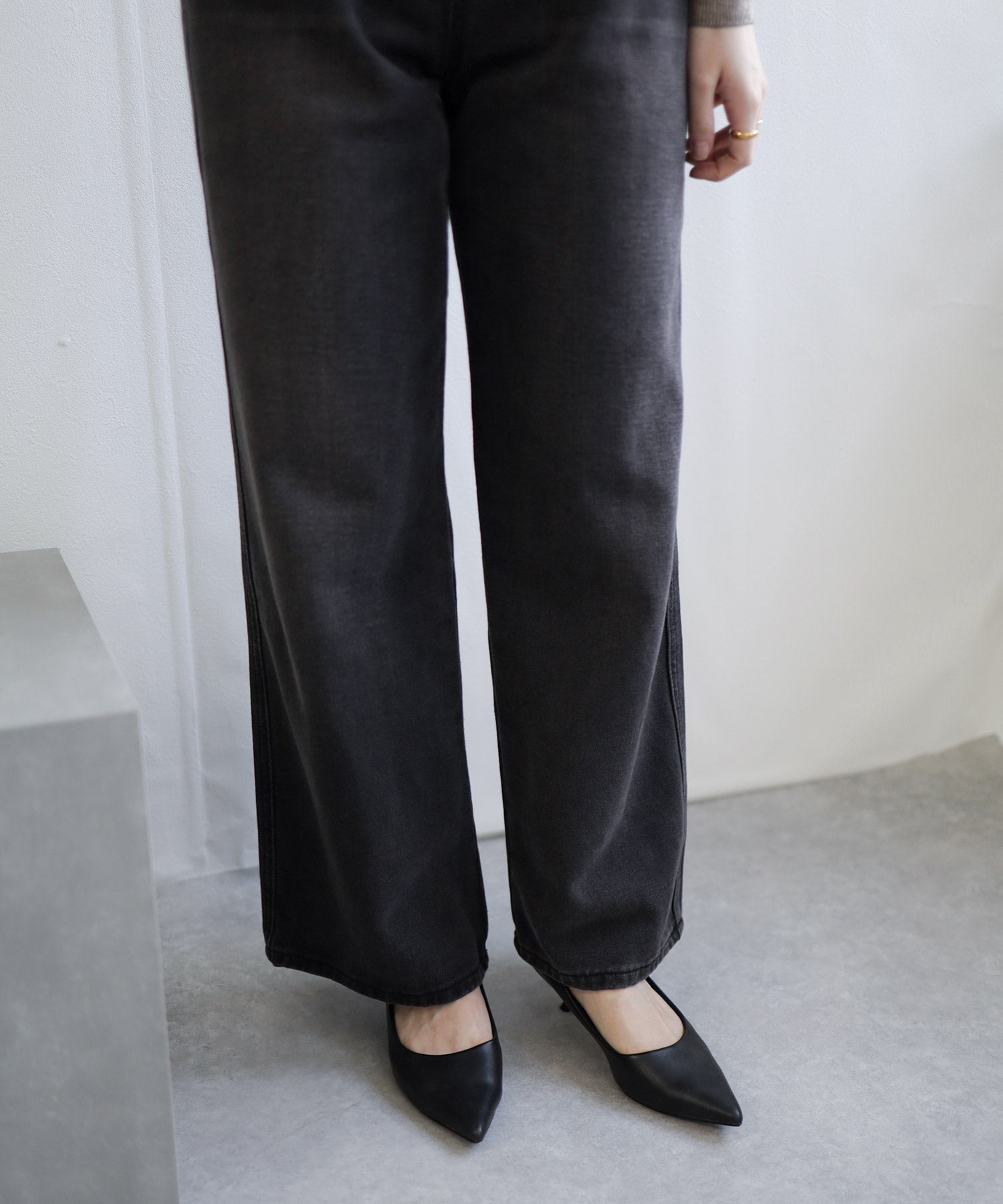 カーブヒールポインテッドトゥパンプス