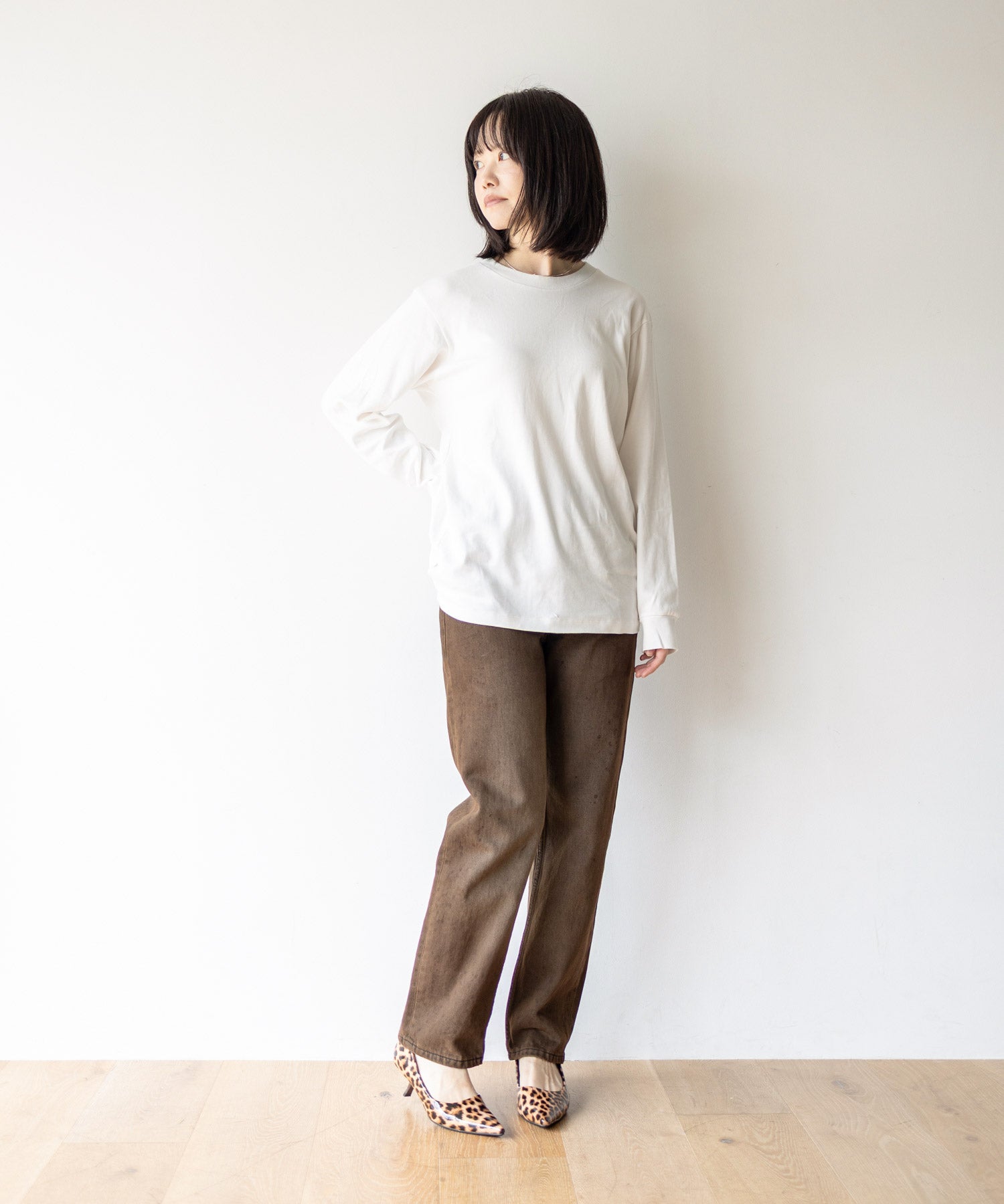 カーブヒールポインテッドトゥパンプス